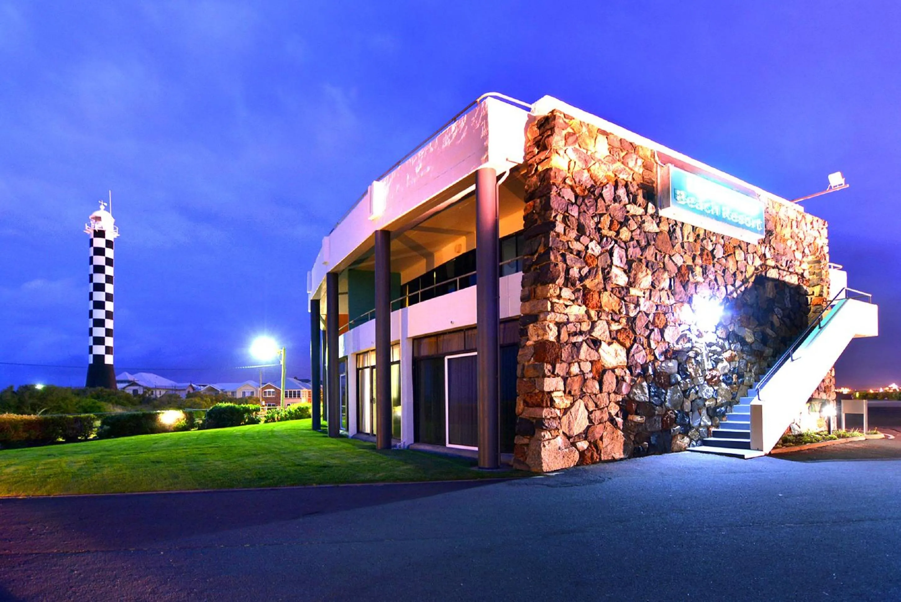 Property building in Mantra Bunbury