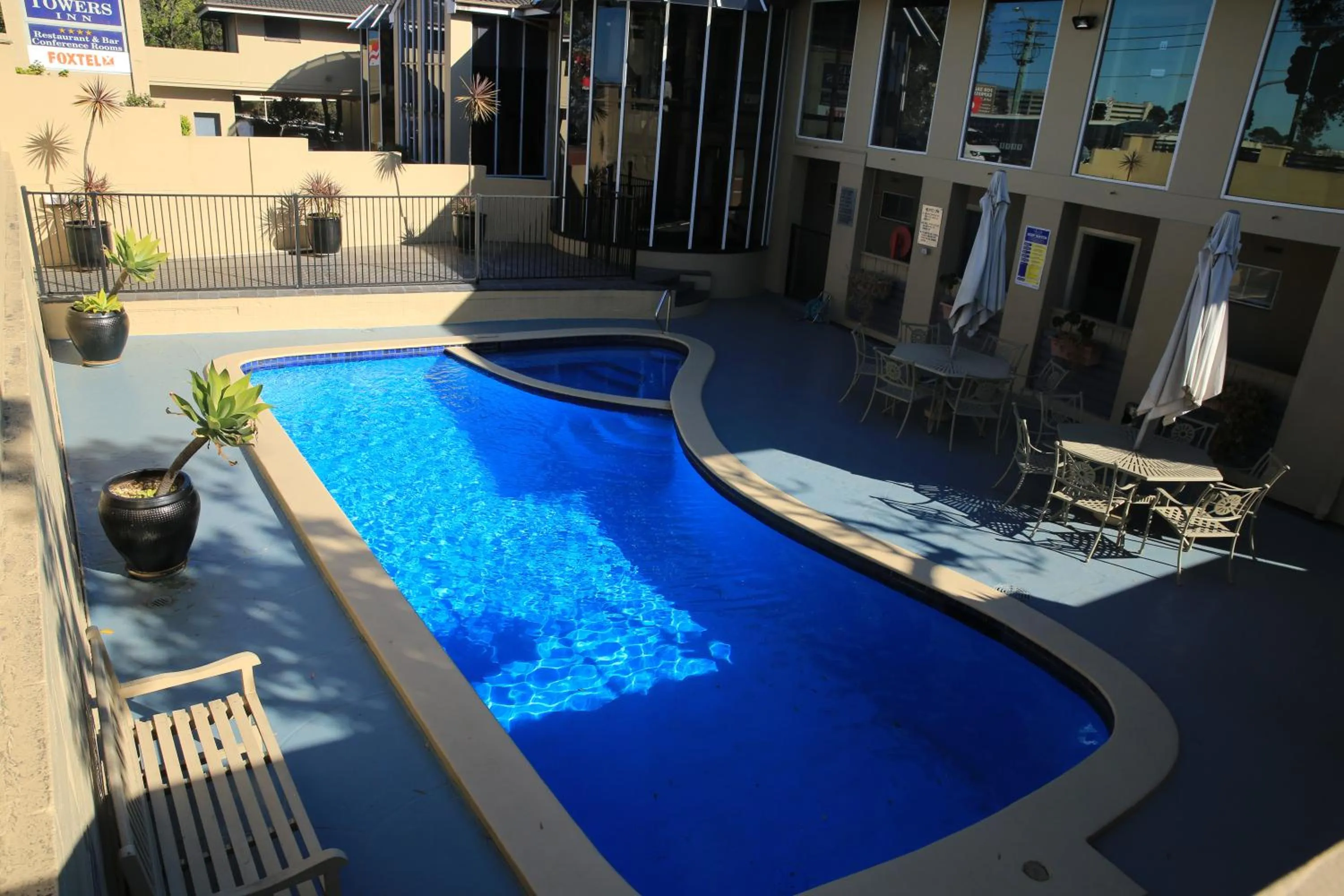 Pool view in Twin Towers Inn