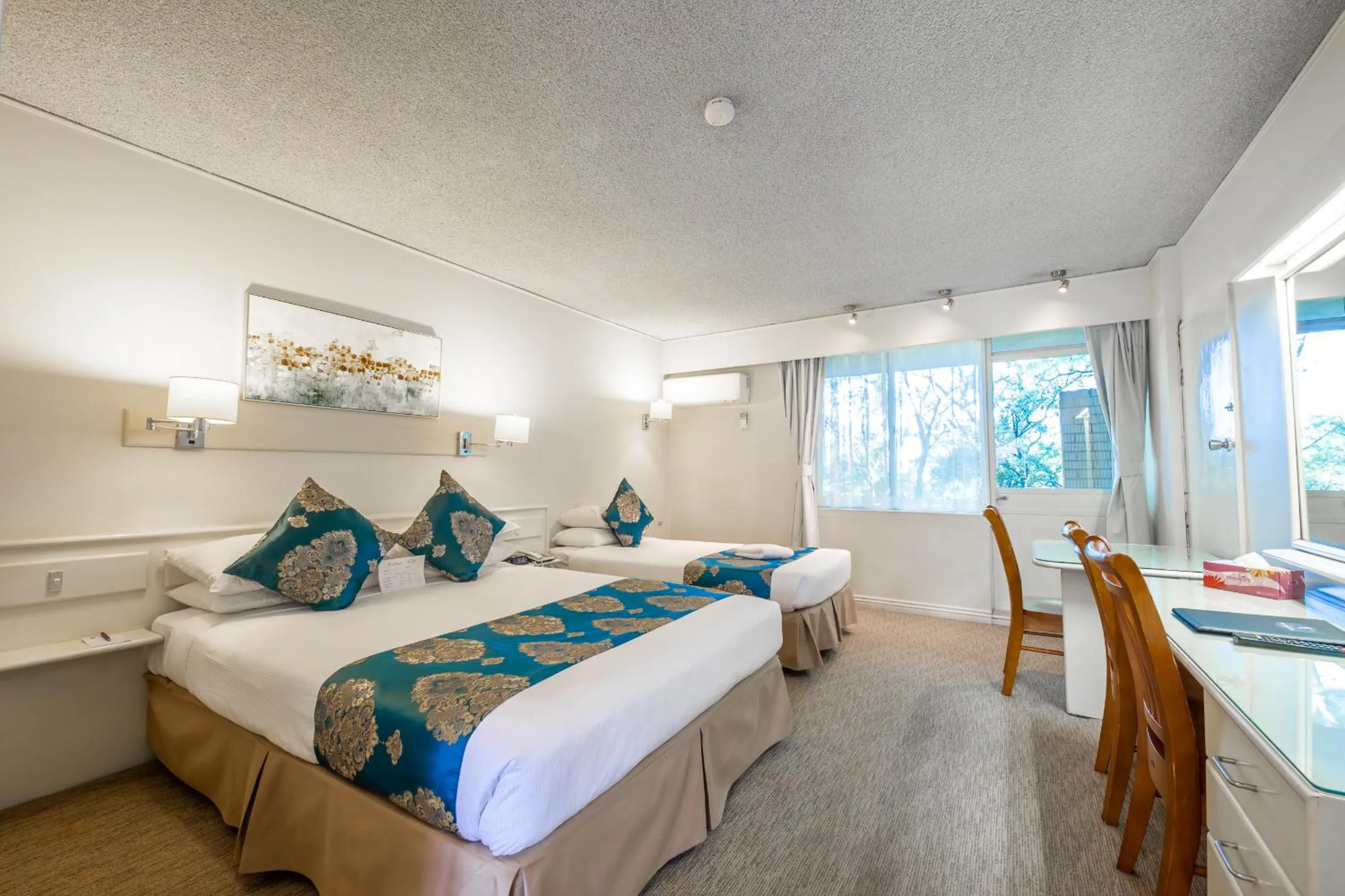 Bed in Twin Towers Inn