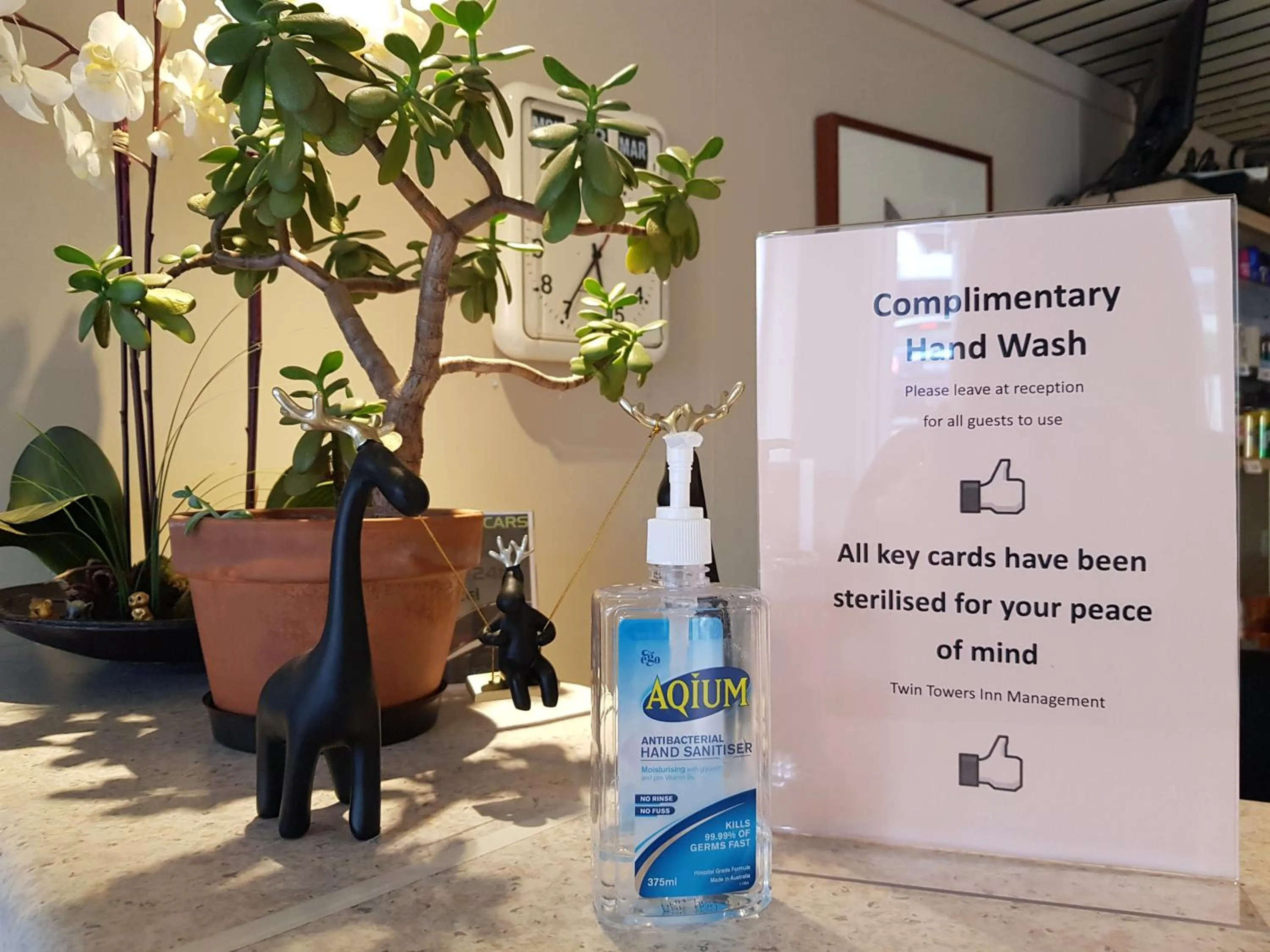 Lobby or reception in Twin Towers Inn