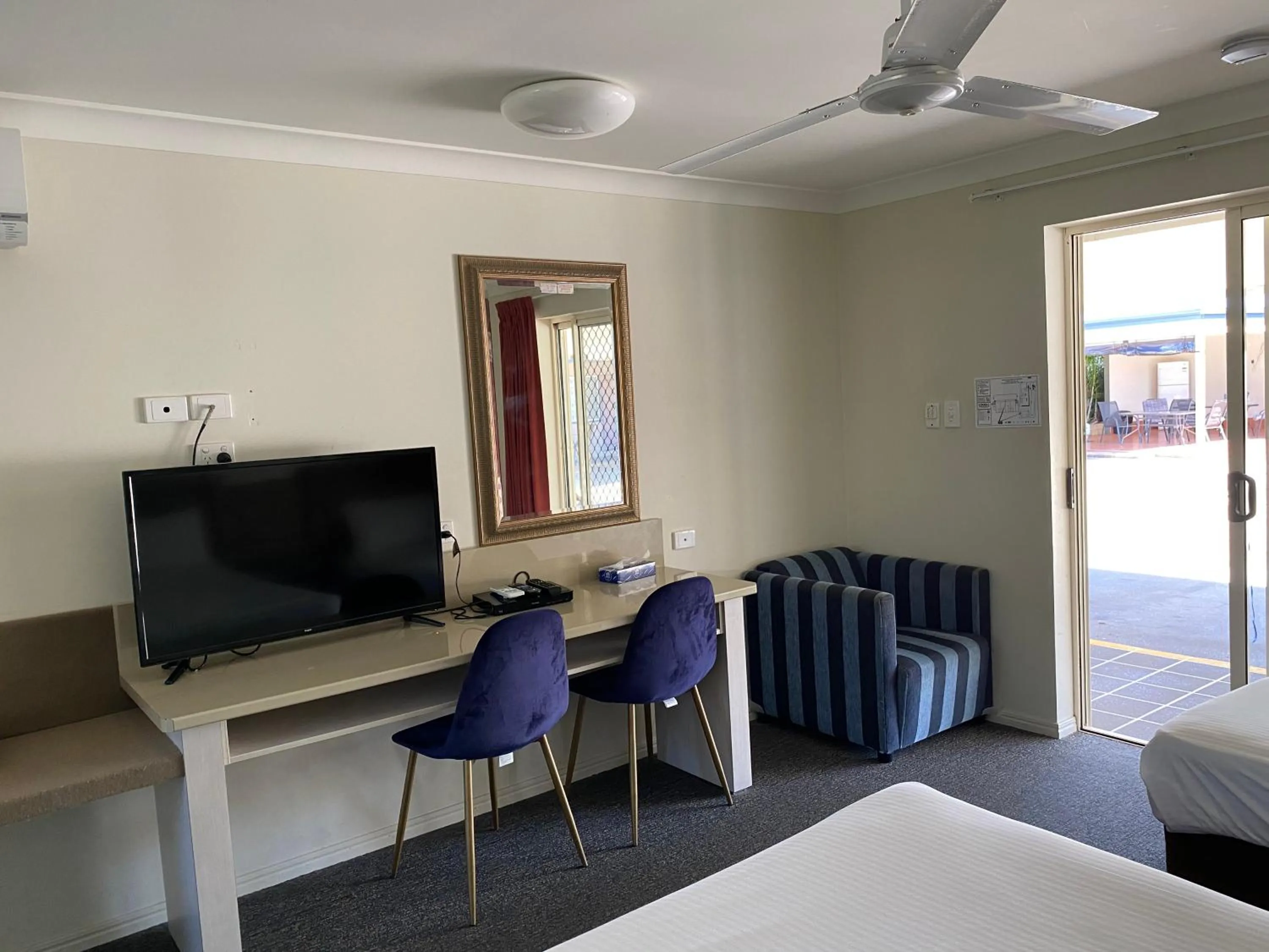 TV and multimedia, Bed in Hervey Bay Motel