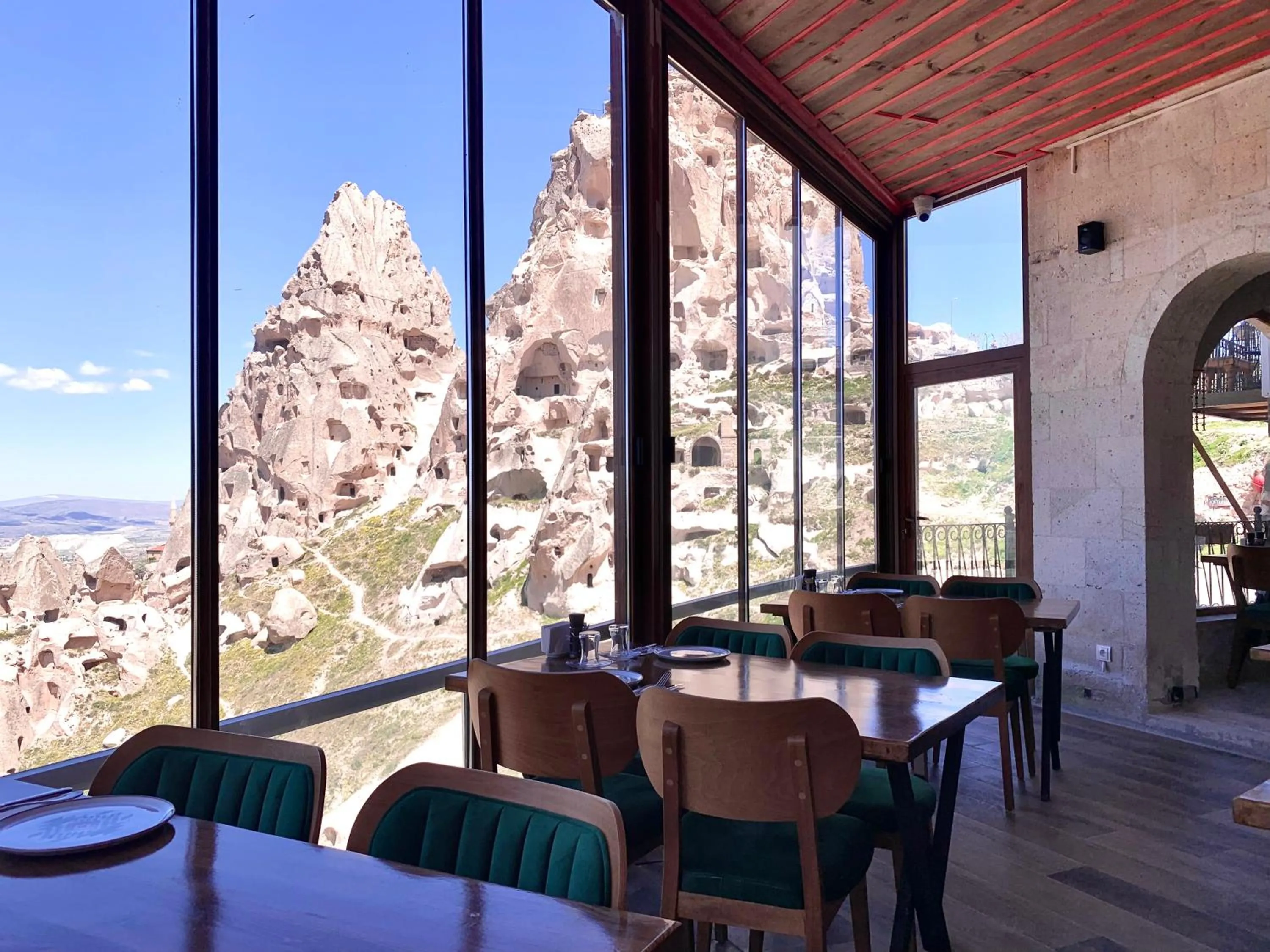 Restaurant/places to eat in Caldera Cave Hotel