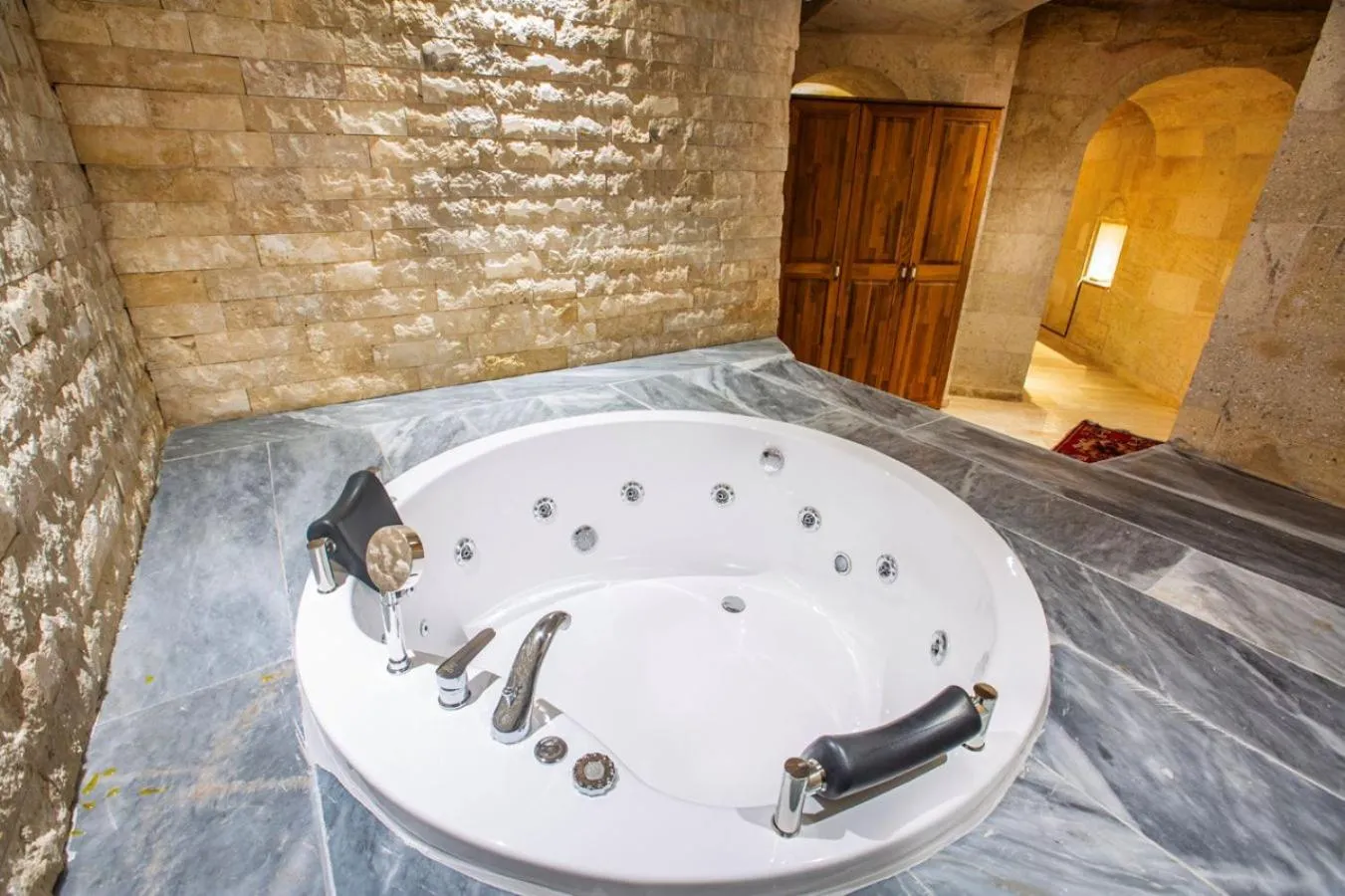 Hot Tub in Caldera Cave Hotel