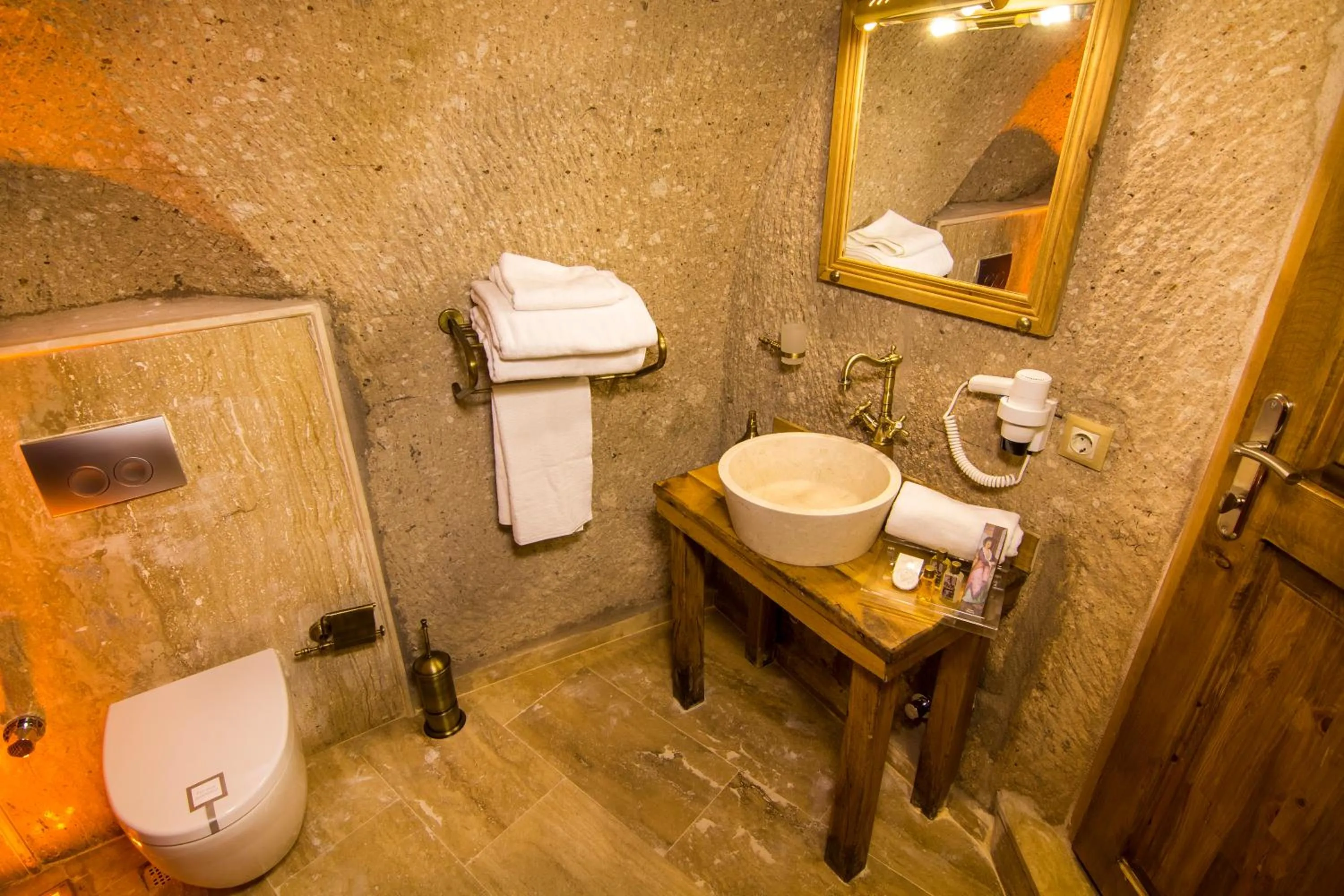 Shower in Caldera Cave Hotel