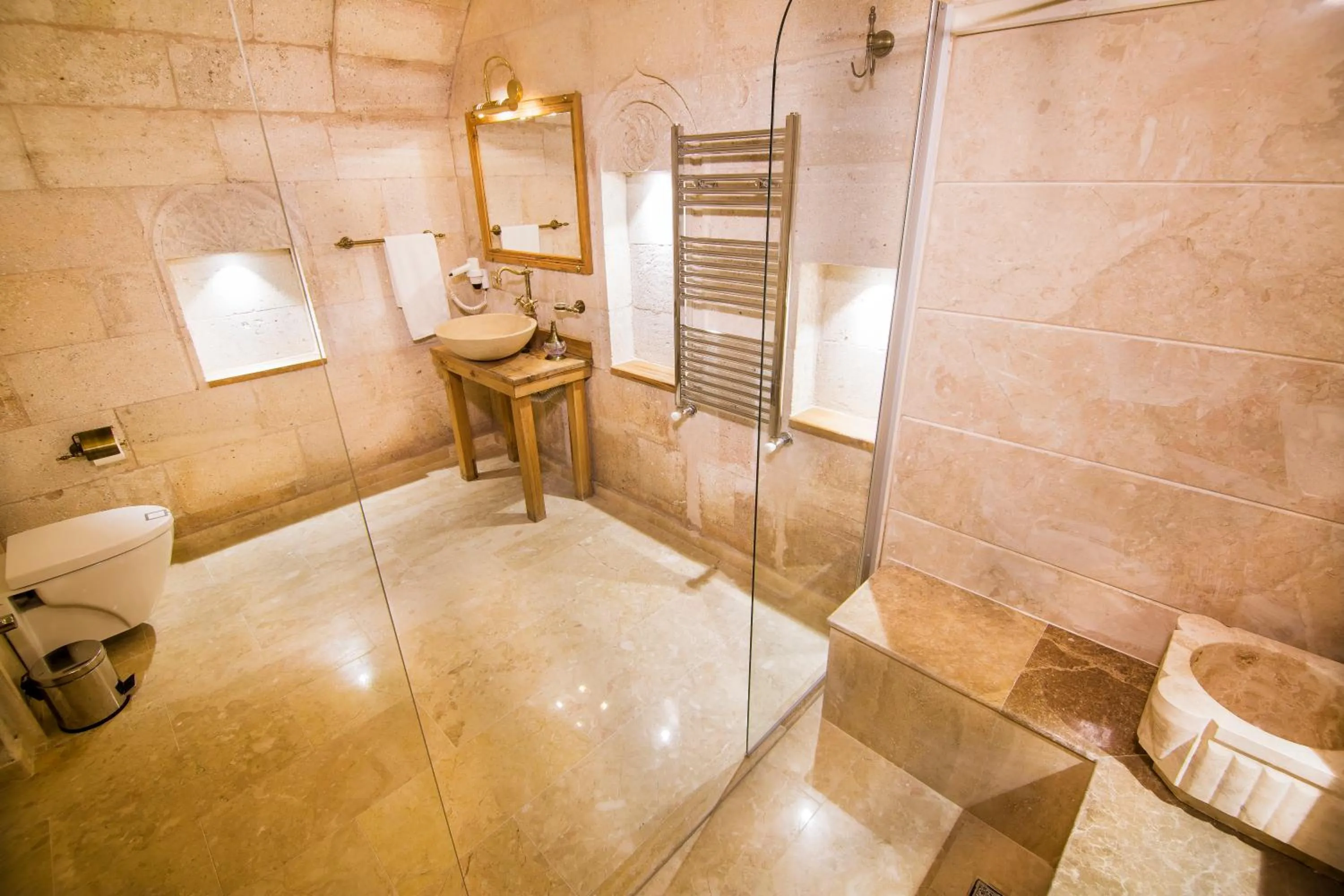 Shower in Caldera Cave Hotel