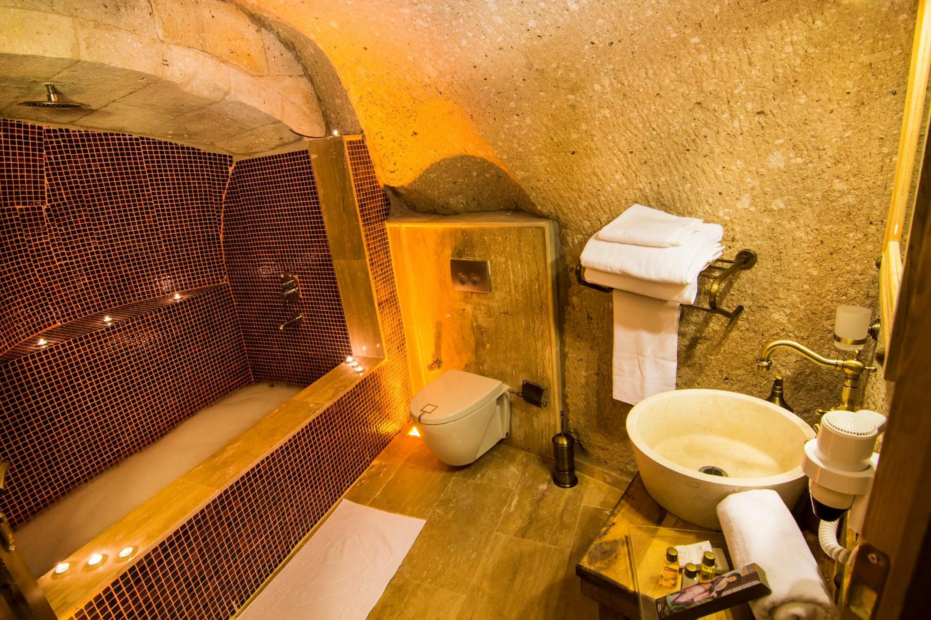 Shower in Caldera Cave Hotel