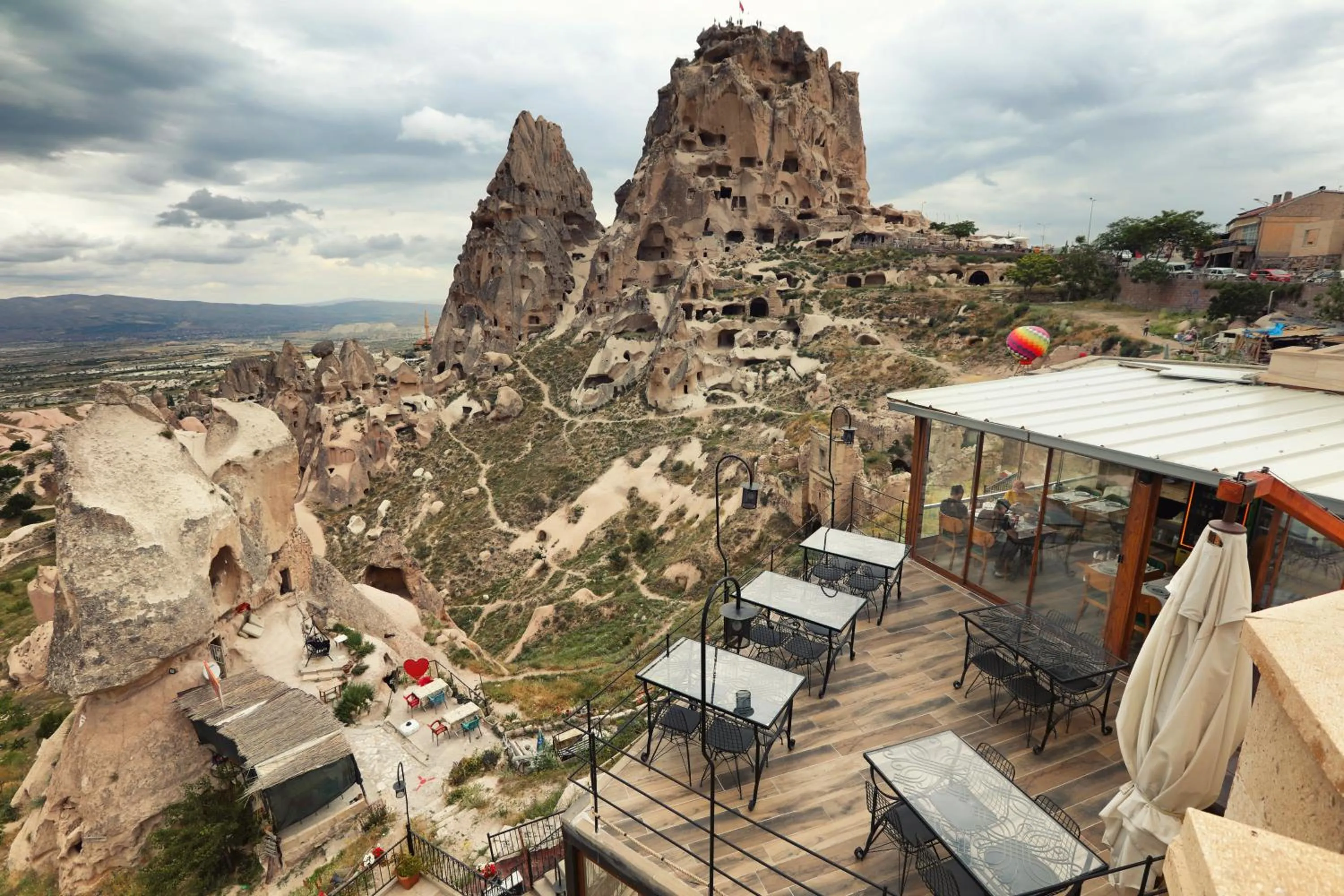 Restaurant/places to eat in Caldera Cave Hotel