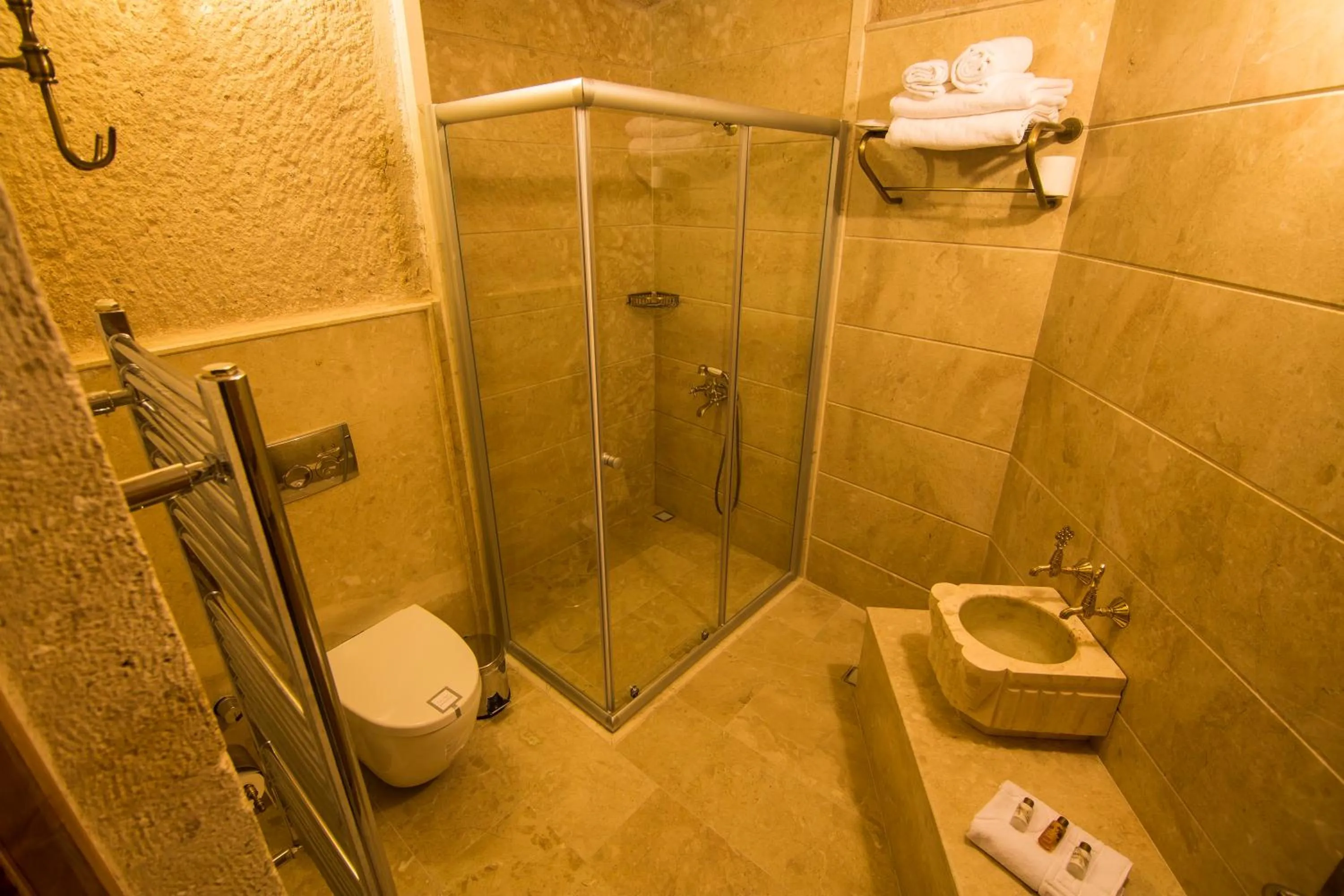 Shower in Caldera Cave Hotel