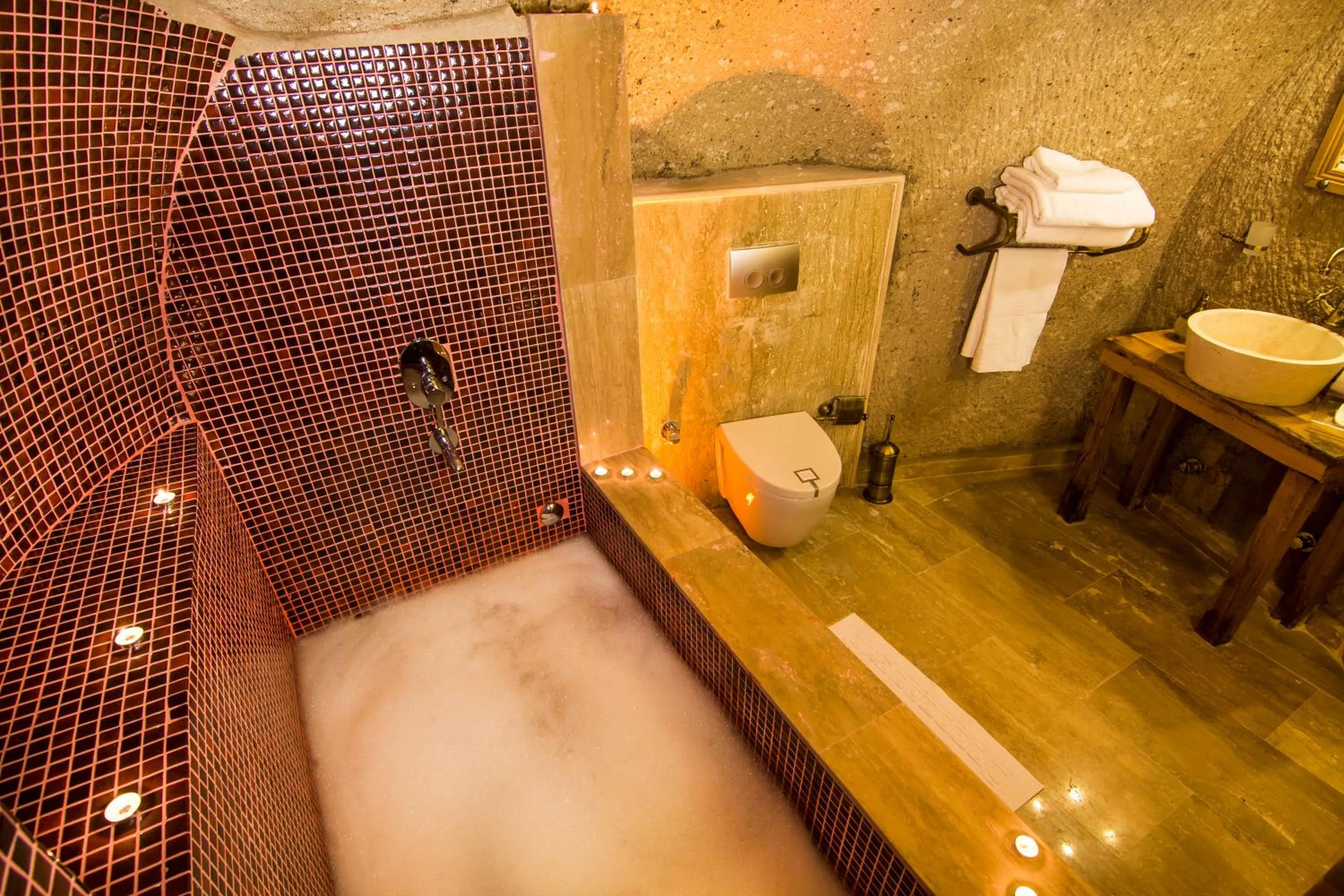 Shower in Caldera Cave Hotel