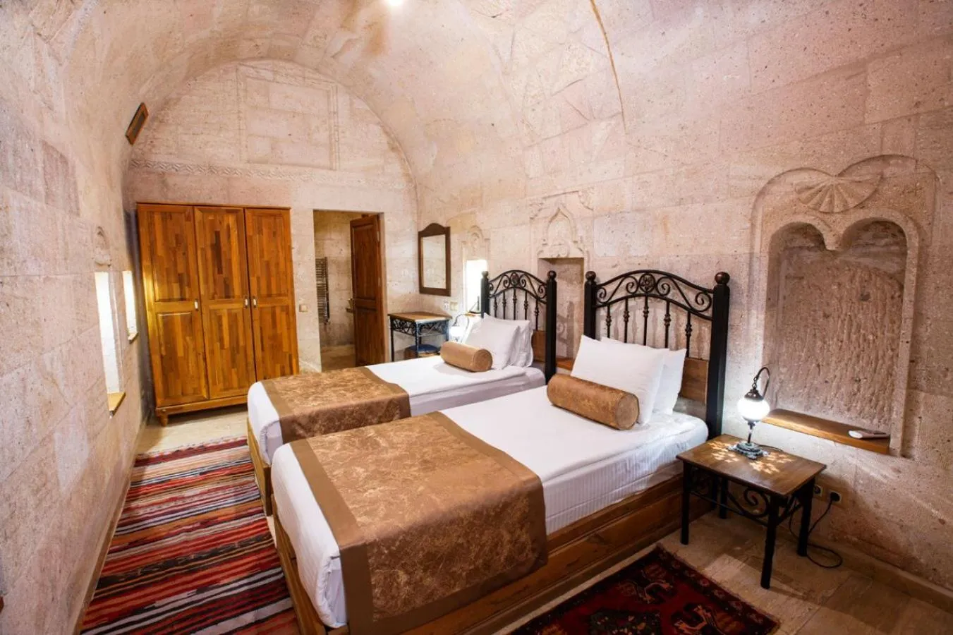 Bedroom, Bed in Caldera Cave Hotel