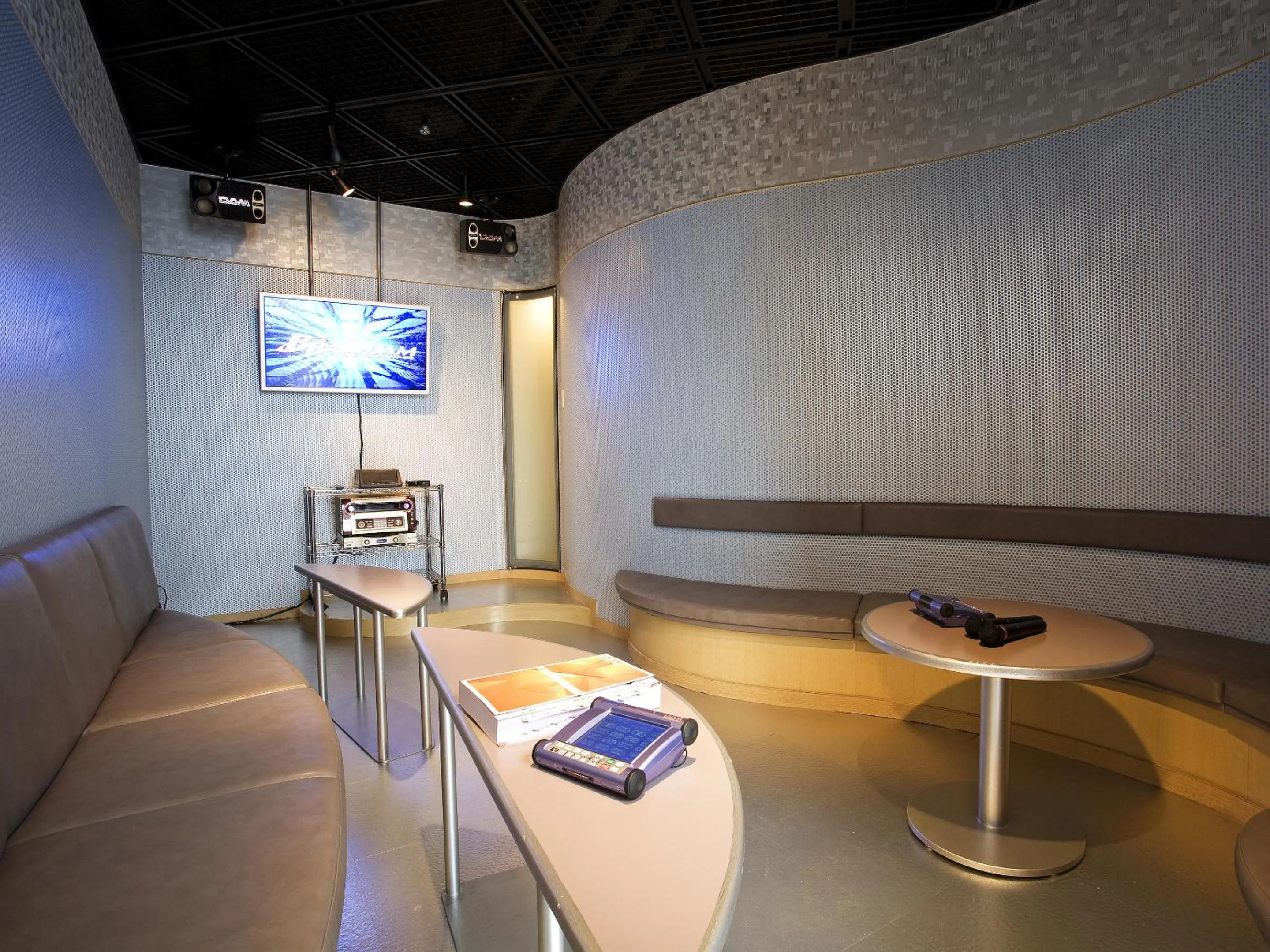 Karaoke, Lounge/Bar in Spring Golf and Art Resort Awaji