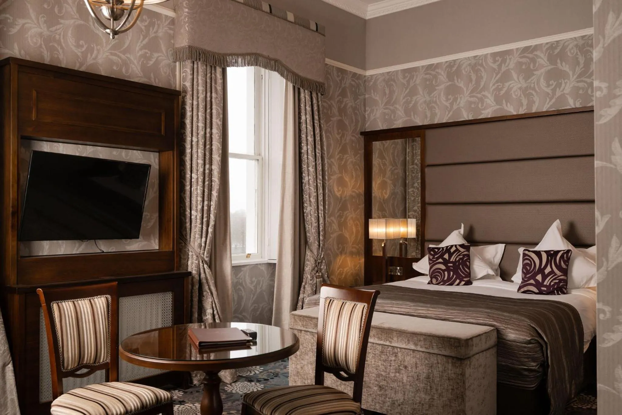 Bedroom, Bed in Manor House Country Hotel