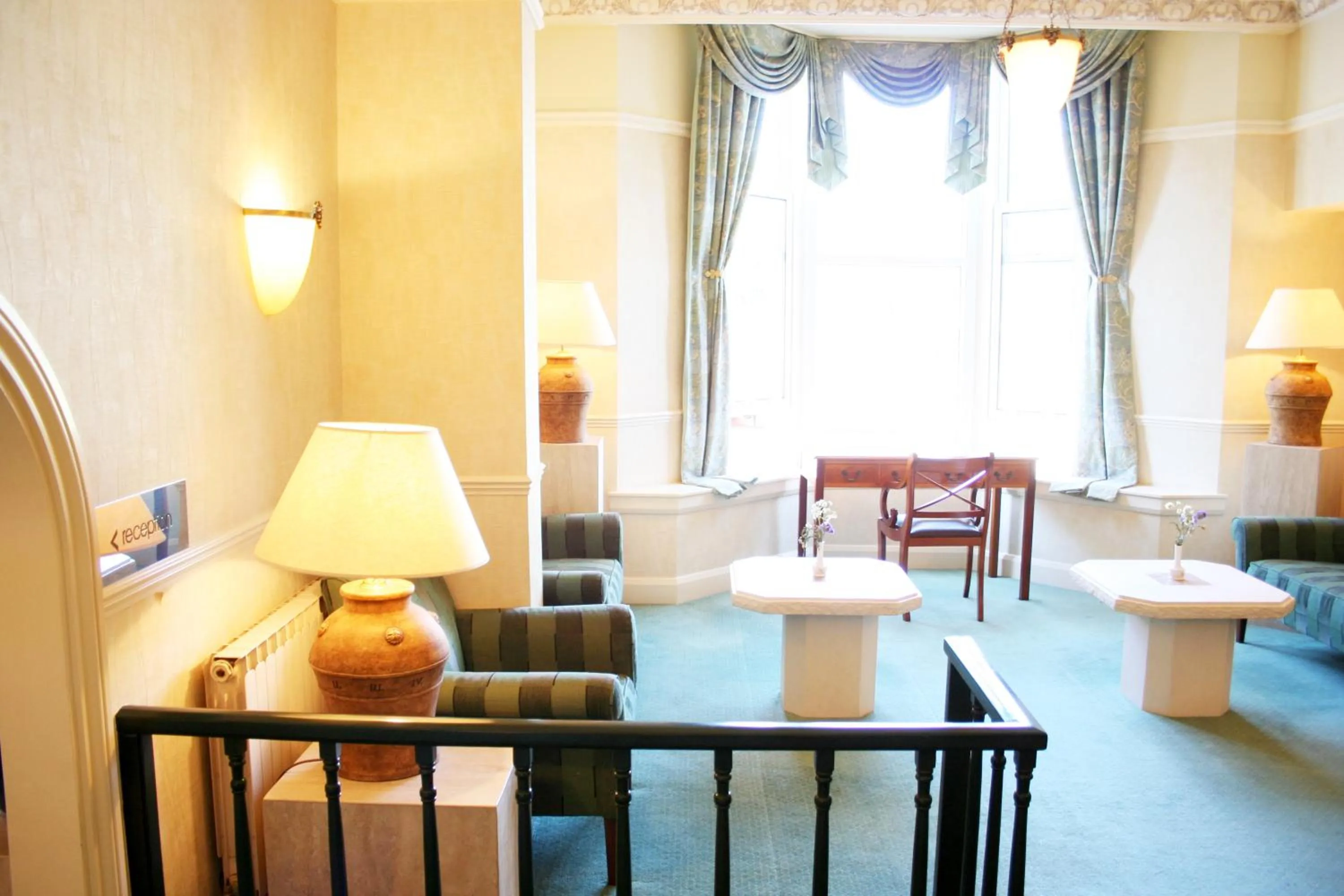 Lounge or bar in La Trelade Hotel