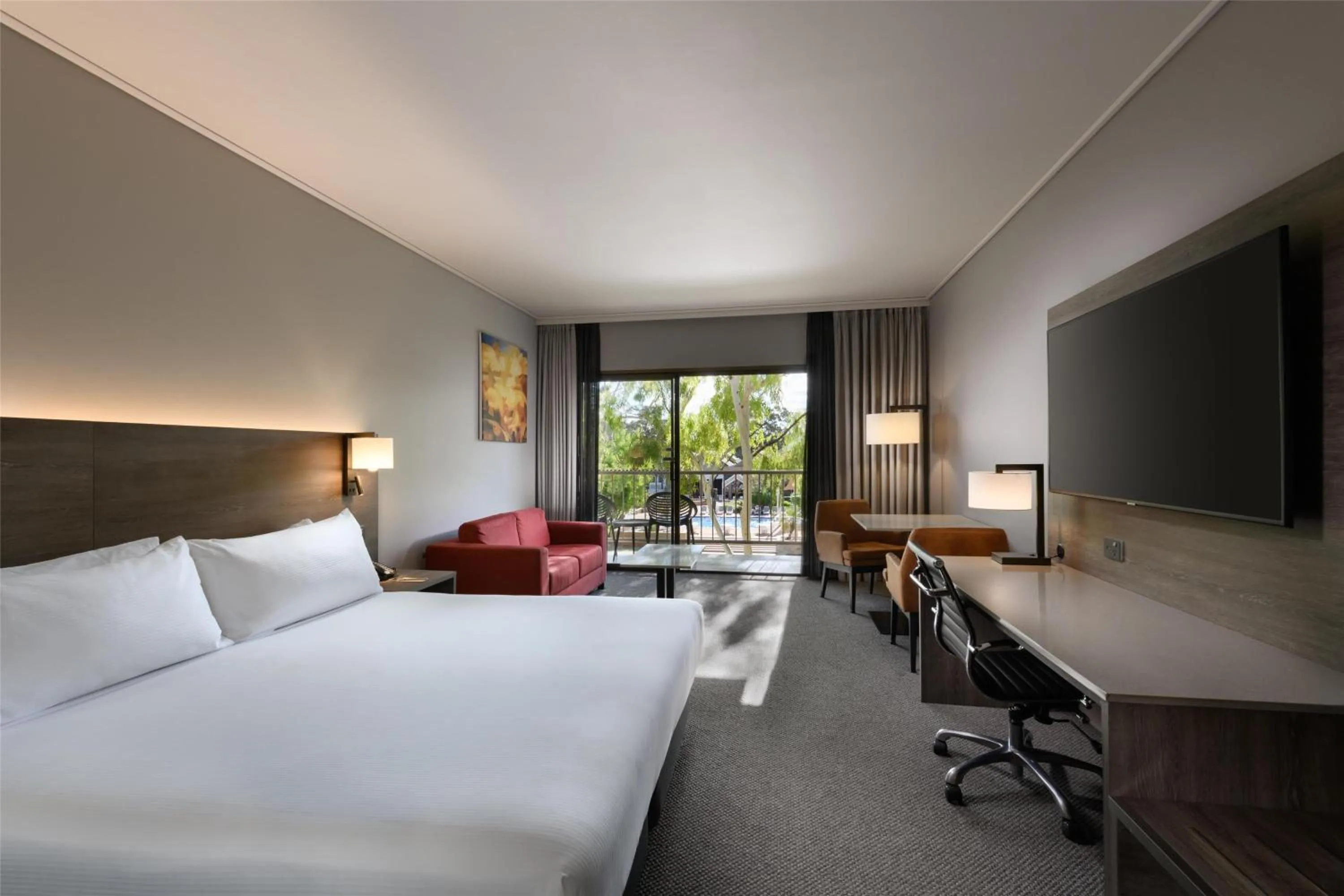 Bedroom, Bed in DoubleTree by Hilton Alice Springs