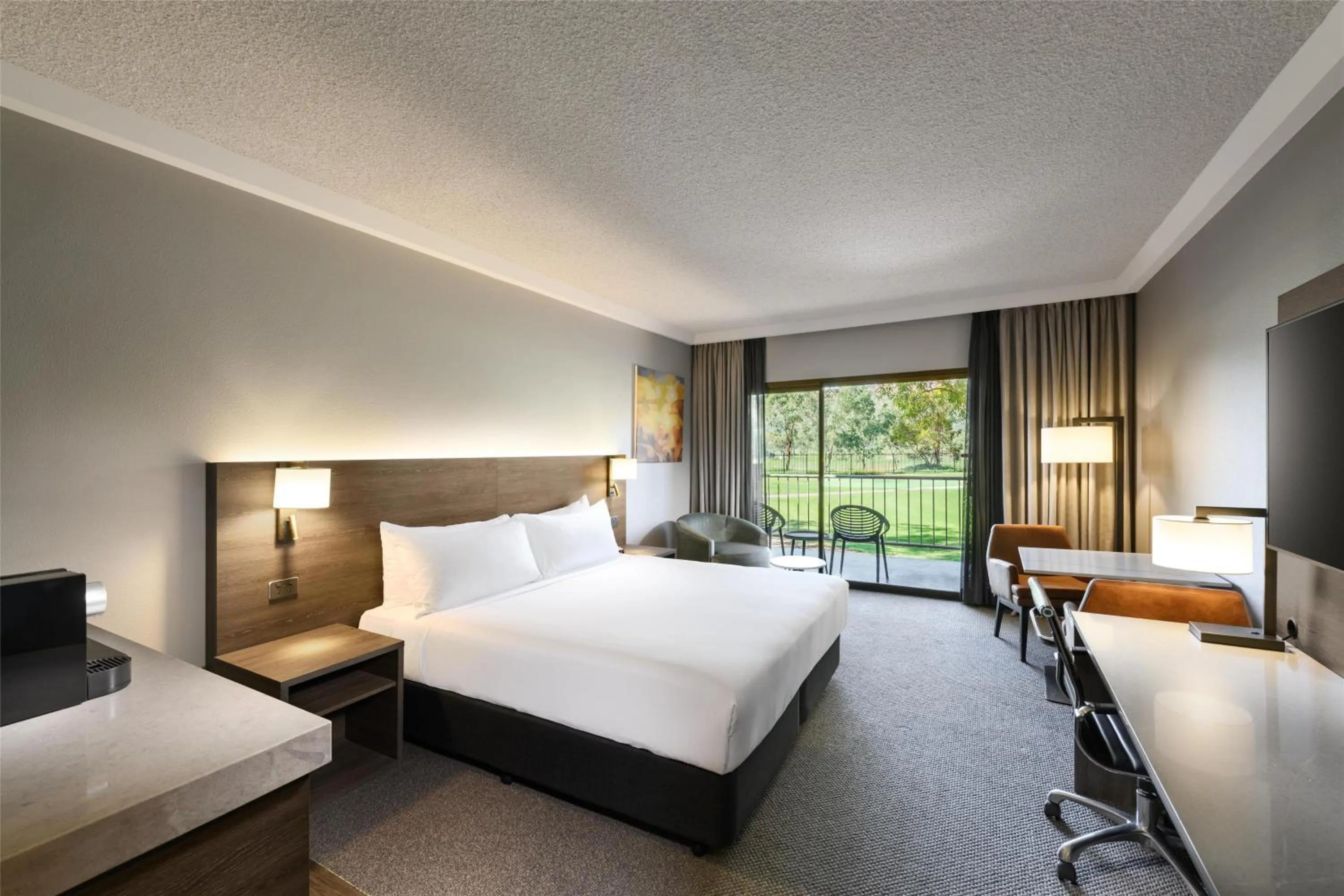 Bedroom, Bed in DoubleTree by Hilton Alice Springs