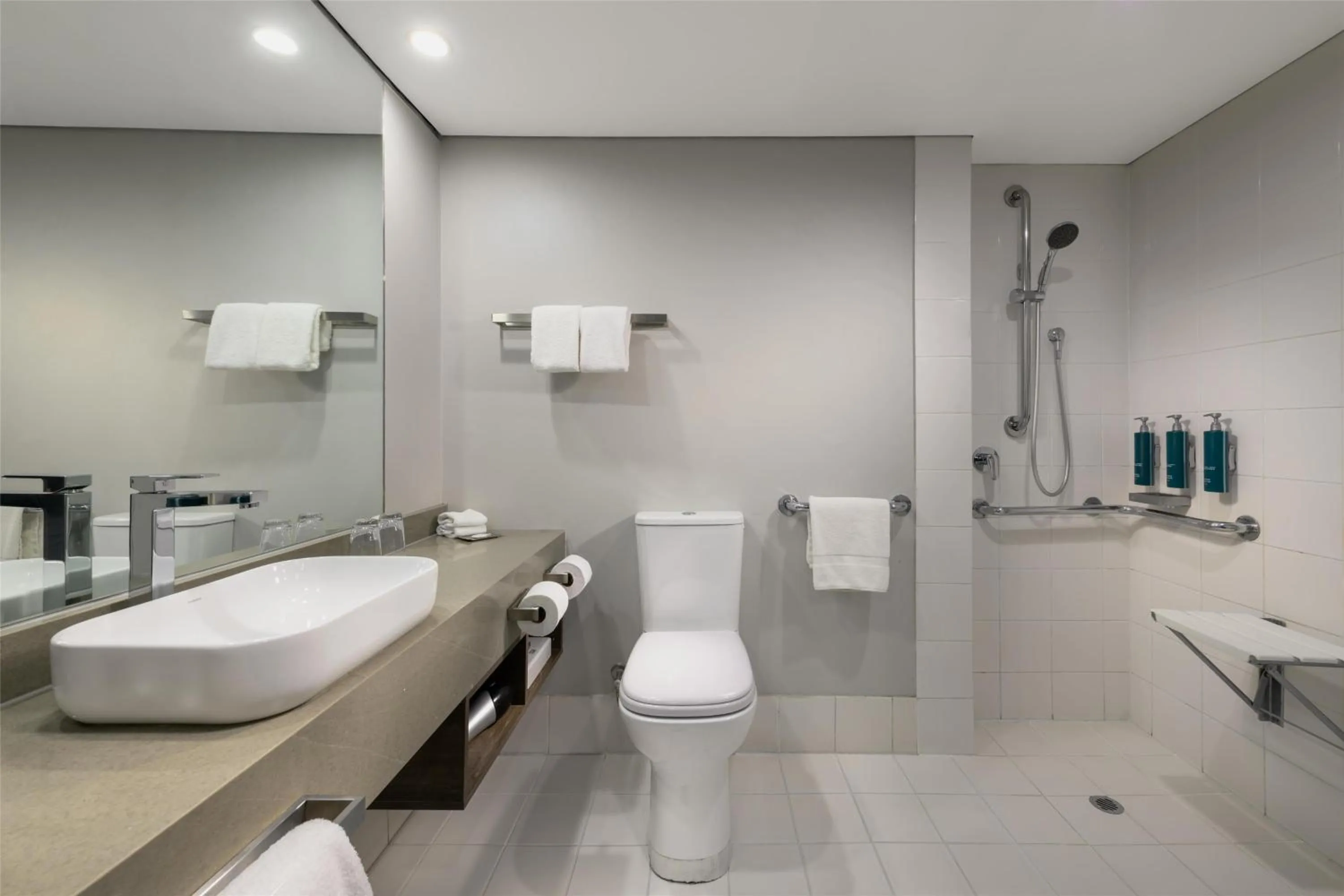 Bathroom in DoubleTree by Hilton Alice Springs