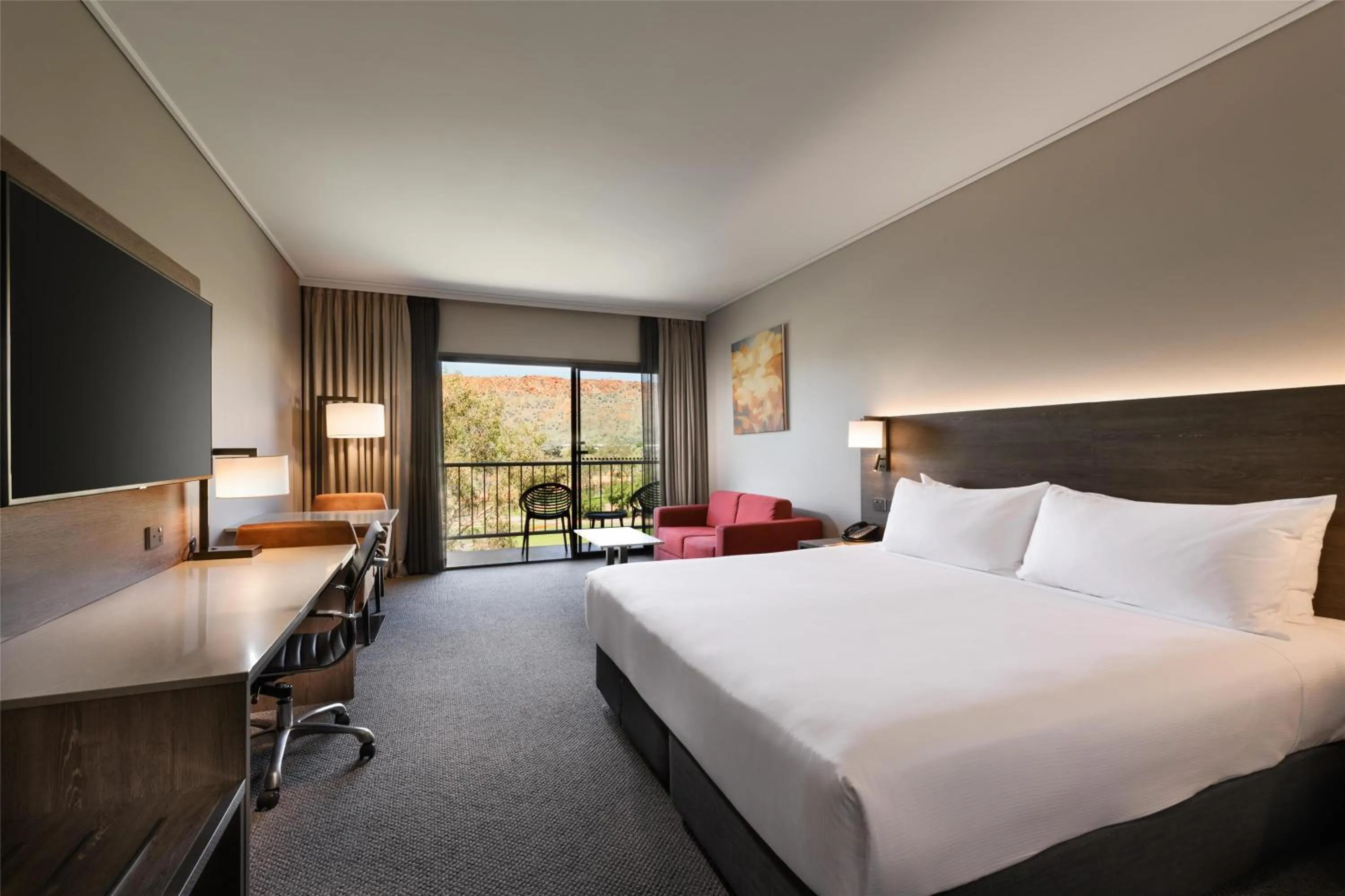 Bedroom, Bed in DoubleTree by Hilton Alice Springs