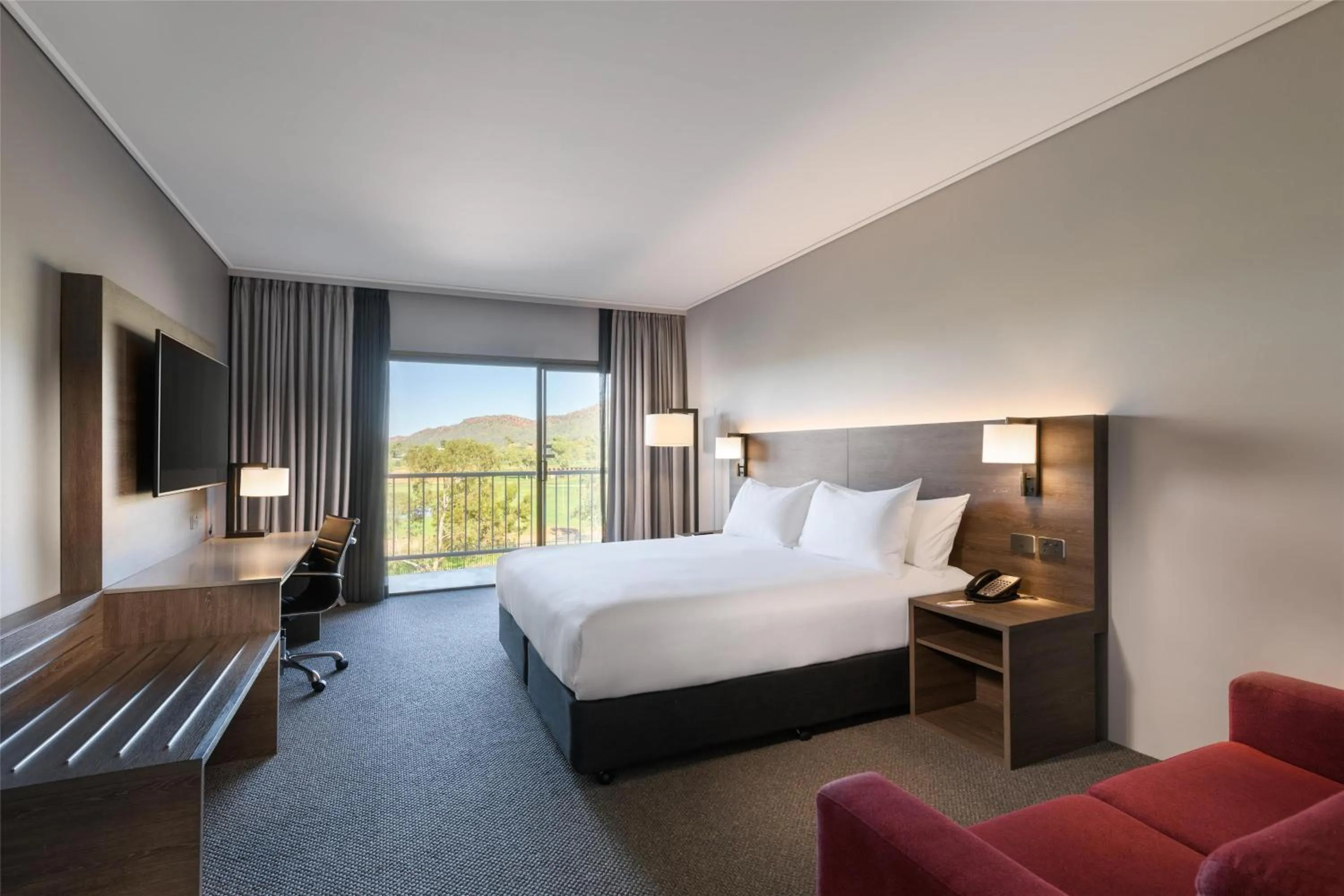 Bedroom, Bed in DoubleTree by Hilton Alice Springs