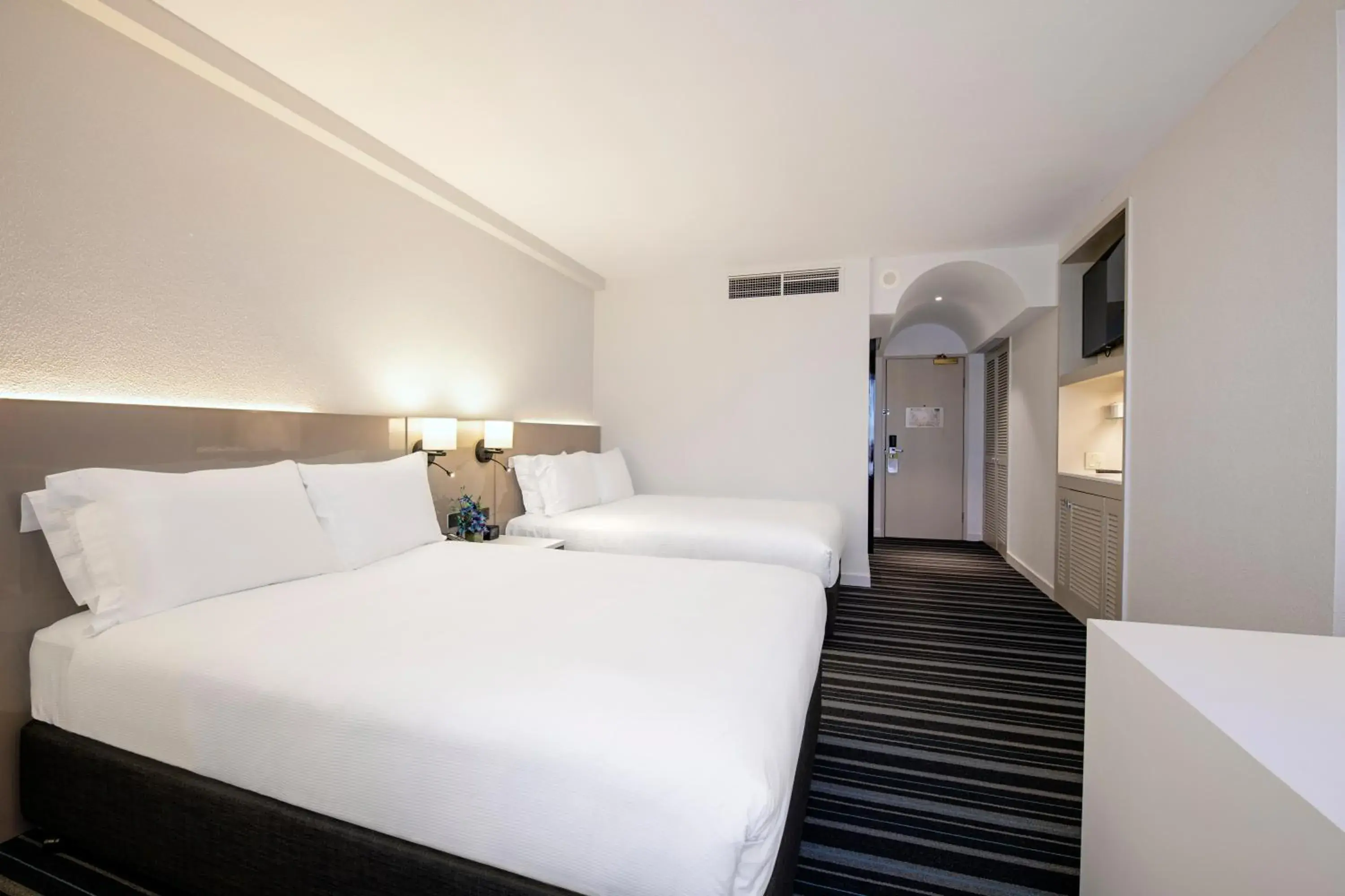 Double Room with Two Double Beds in DoubleTree by Hilton Esplanade Darwin Double Room with Two Double Beds in DoubleTree by Hilton Esplanade Darwin