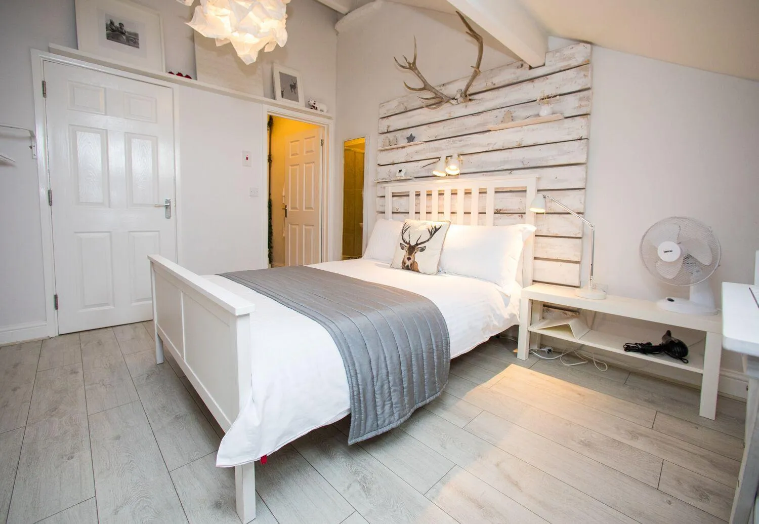 Bedroom, Bed in James' Place at Dowlais