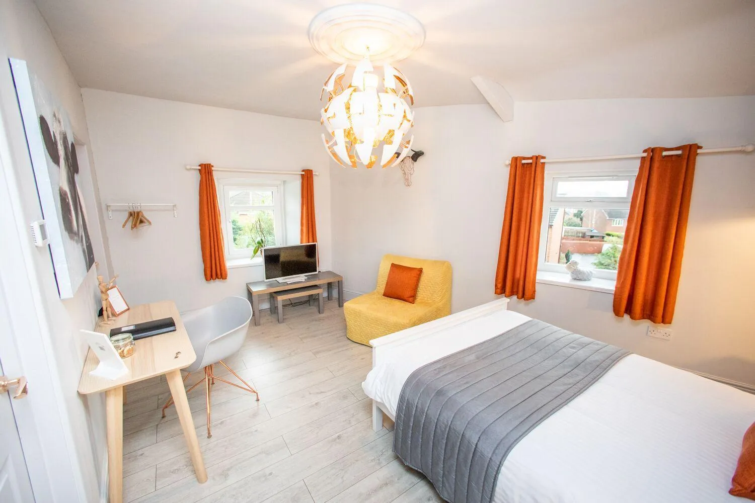 Seating area, Bed in James' Place at Dowlais