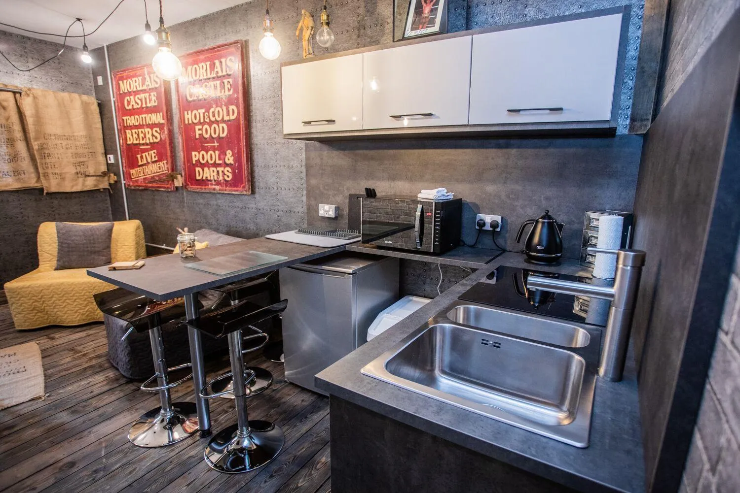 Kitchen or kitchenette in James' Place at Dowlais
