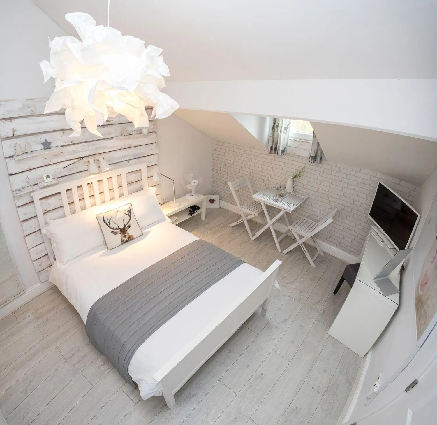 Photo of the whole room, Bed in James' Place at Dowlais