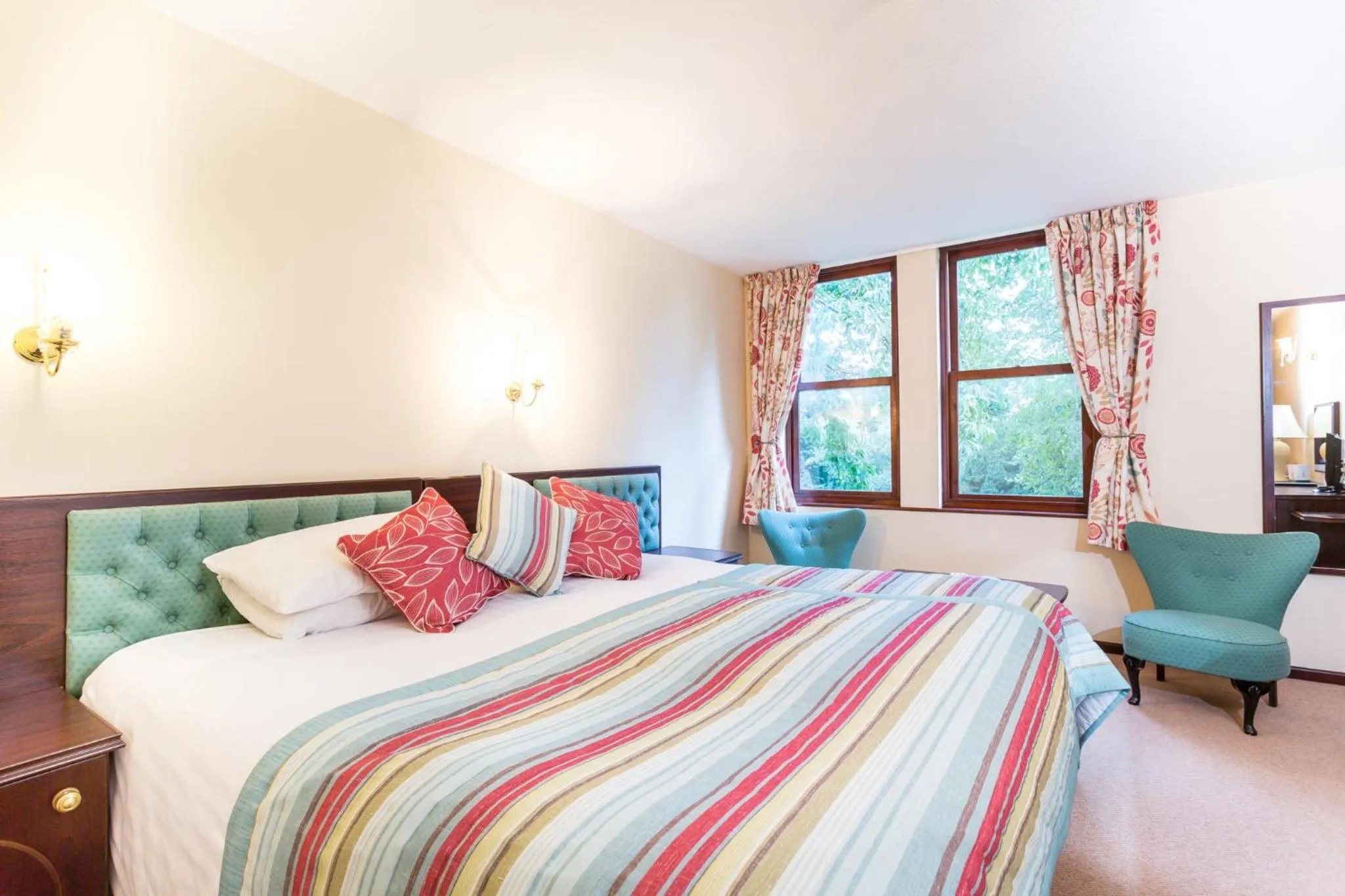 Bed in Penmorvah Manor Hotel