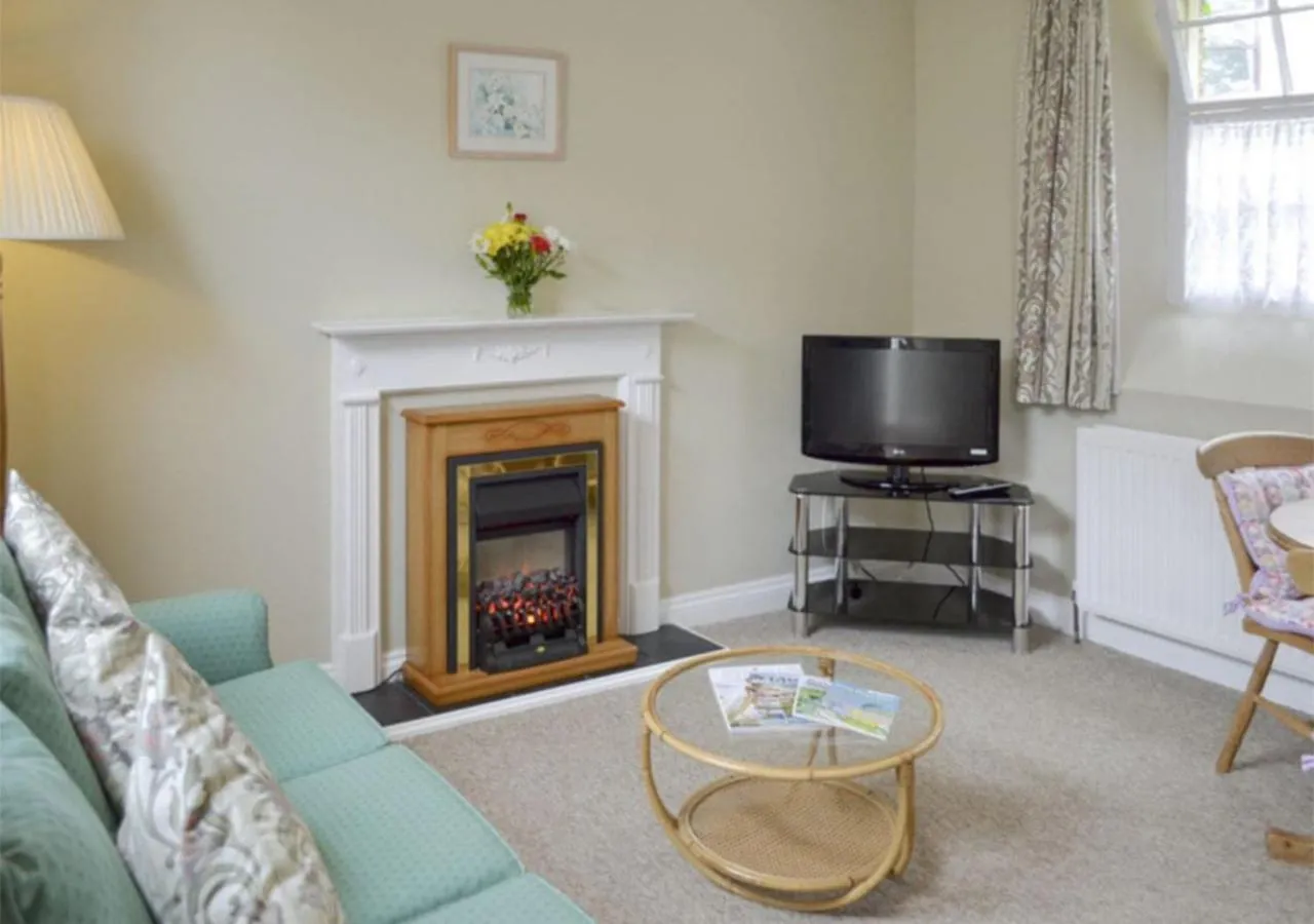 TV and multimedia in Penmorvah Manor Hotel