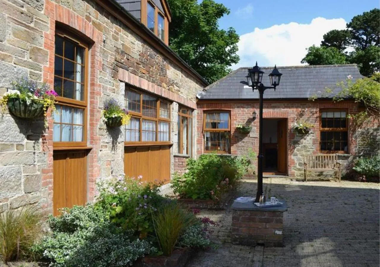 Facade/entrance in Penmorvah Manor Hotel