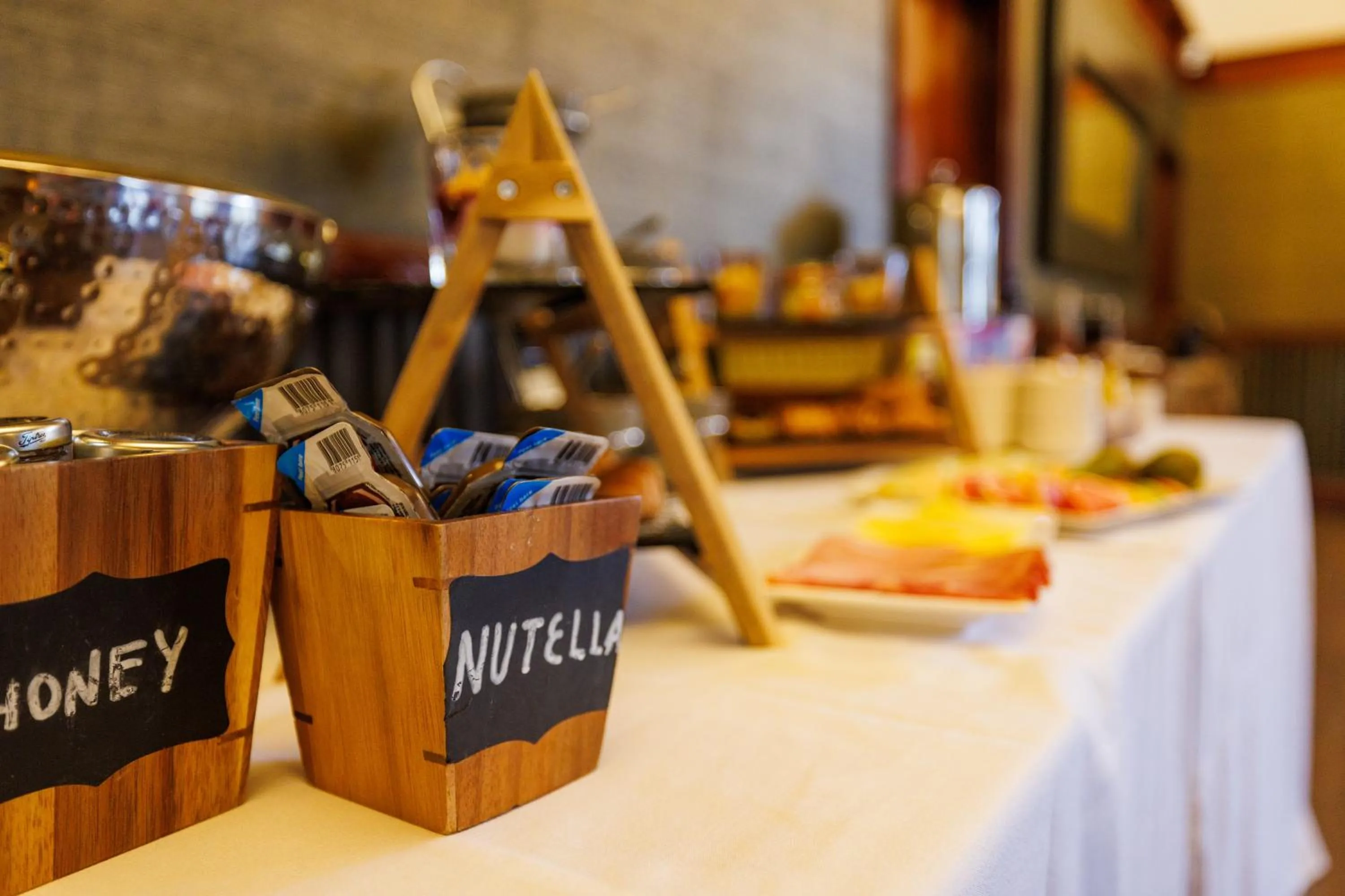 Restaurant/places to eat in Moness Resort