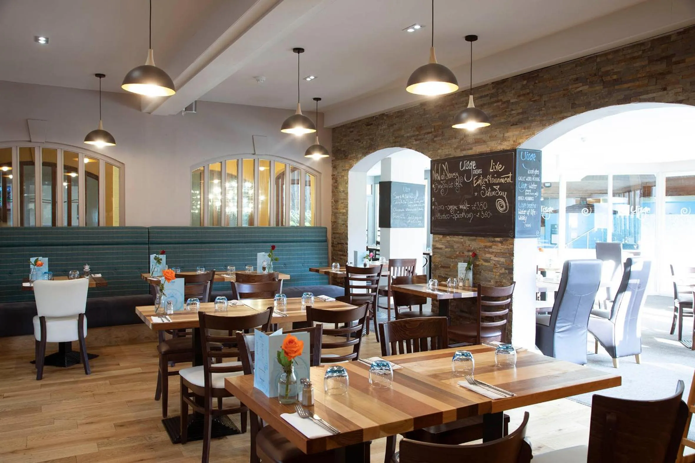 Restaurant/places to eat in Moness Resort