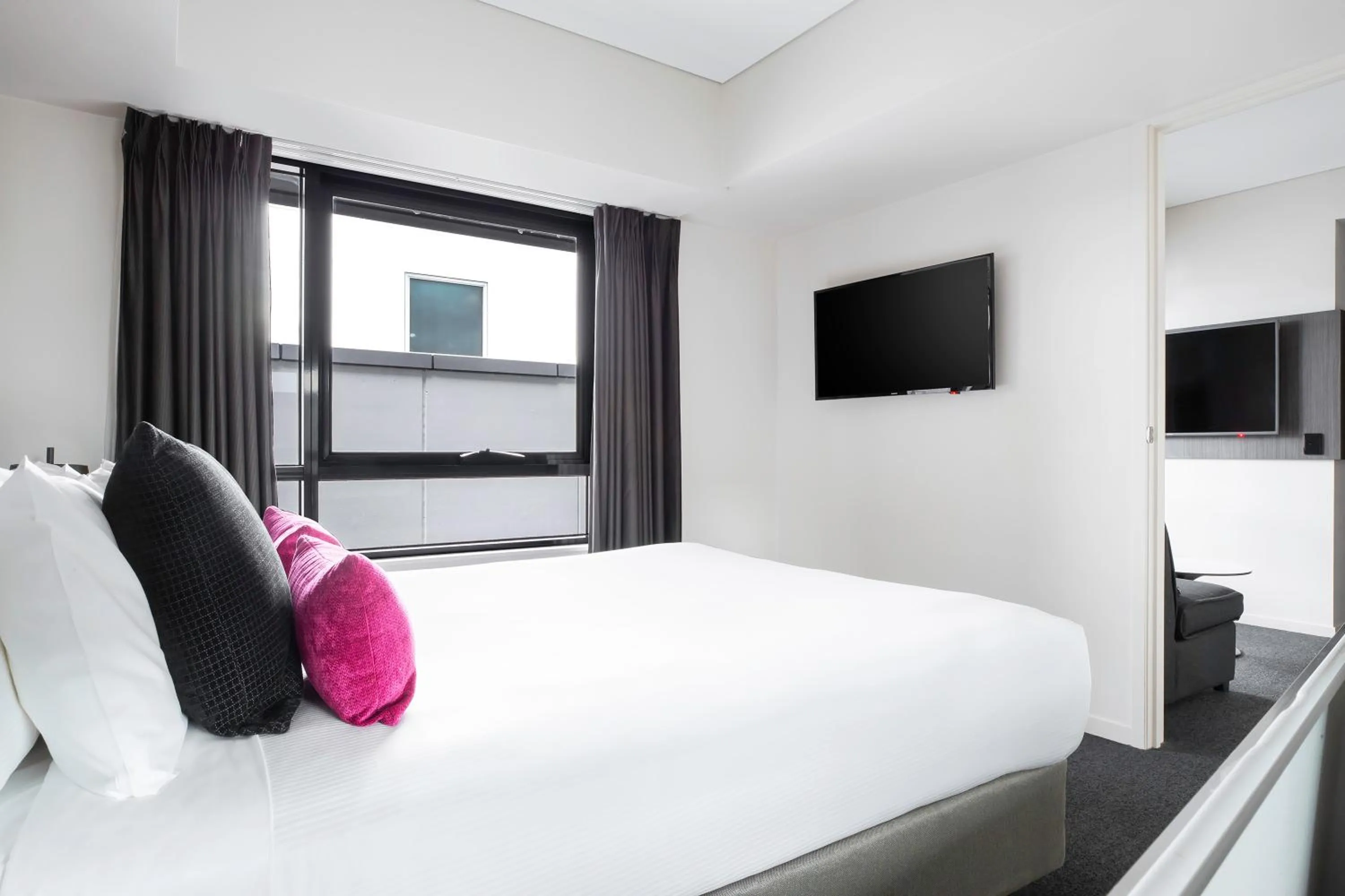 Bedroom, Bed in Mantra Southbank