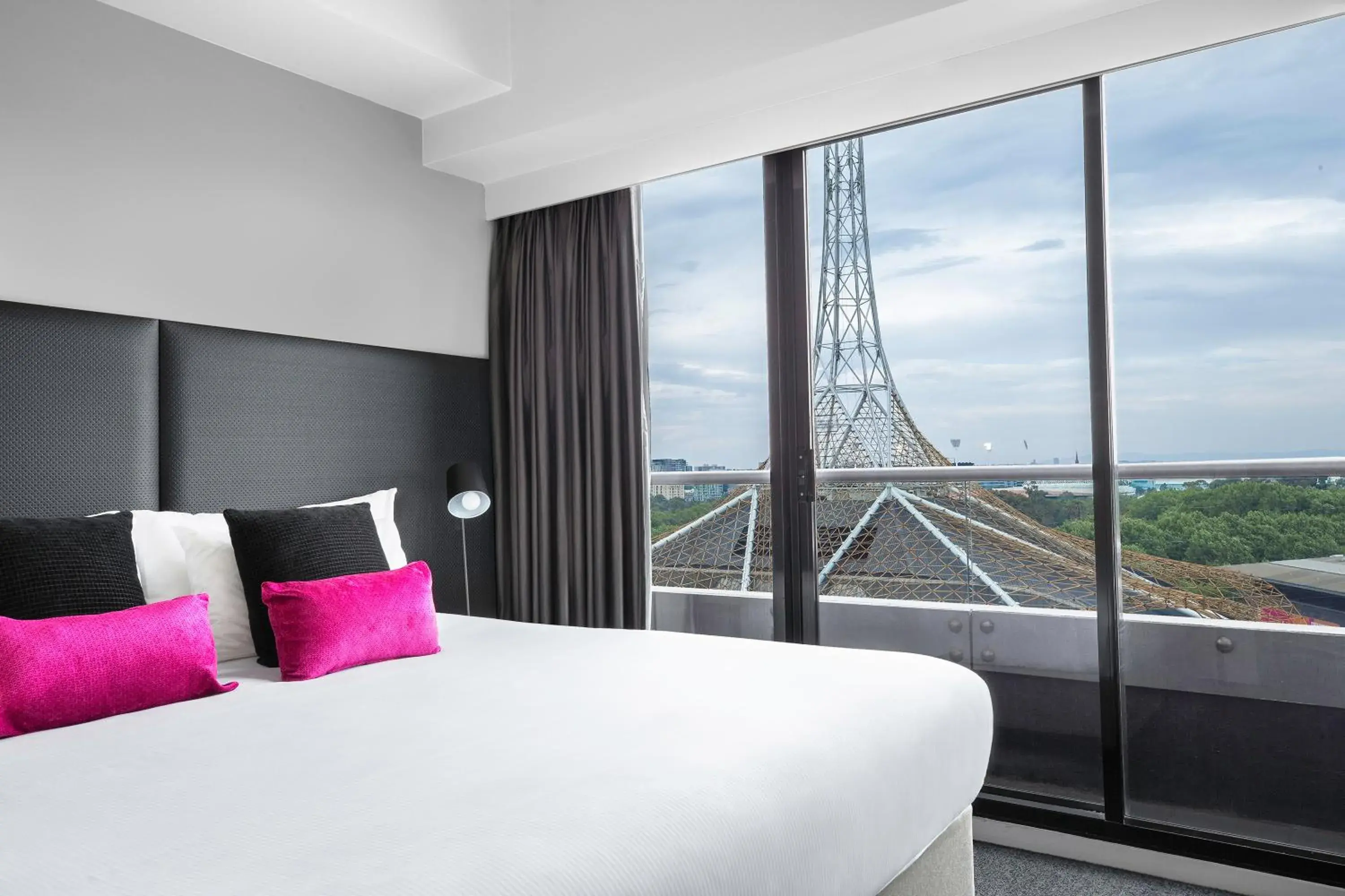 Two-Bedroom Apartment with Two Bathrooms in Mantra Southbank Two-Bedroom Apartment with Two Bathrooms in Mantra Southbank