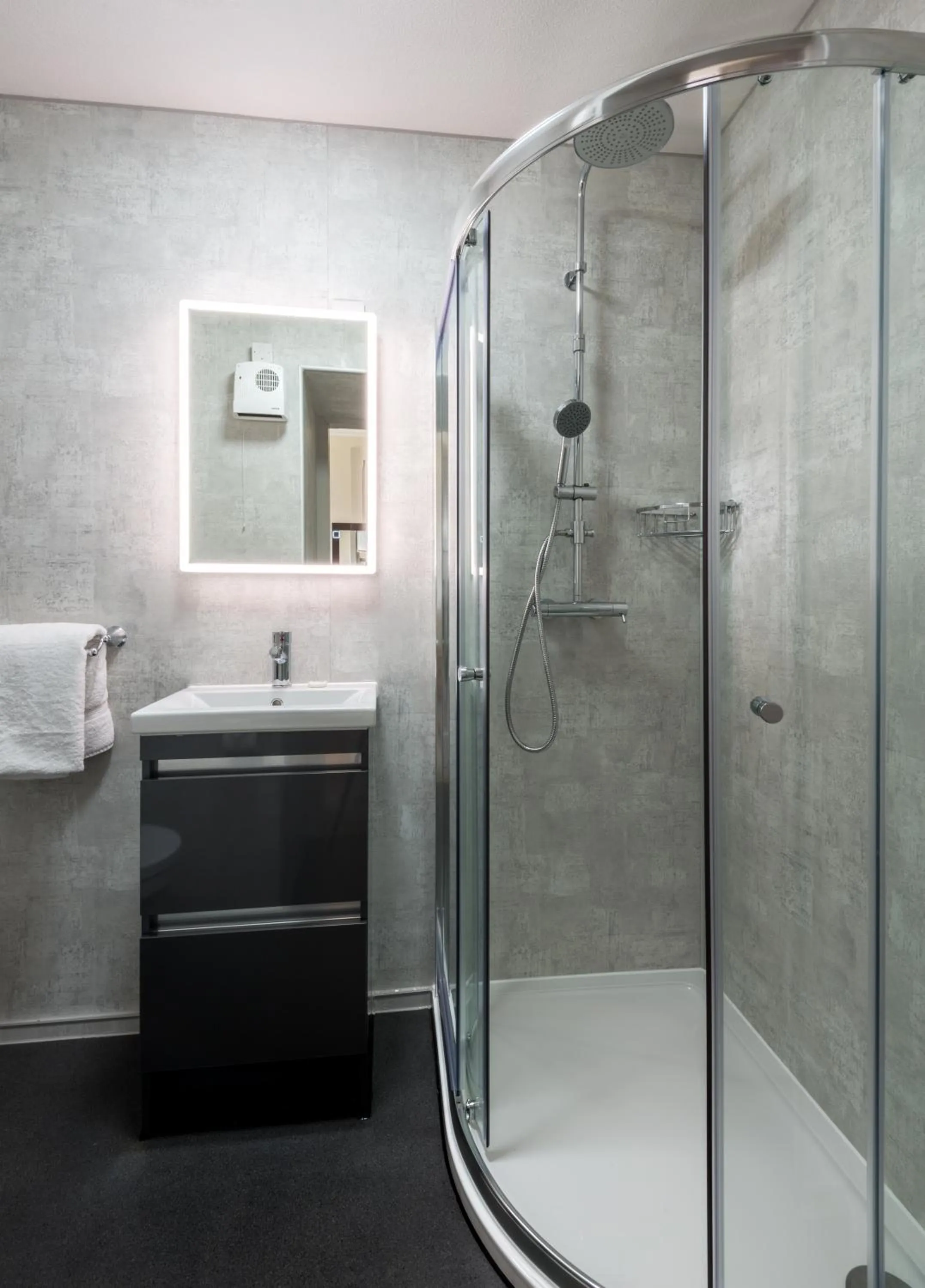 Bathroom in Inch Hotel