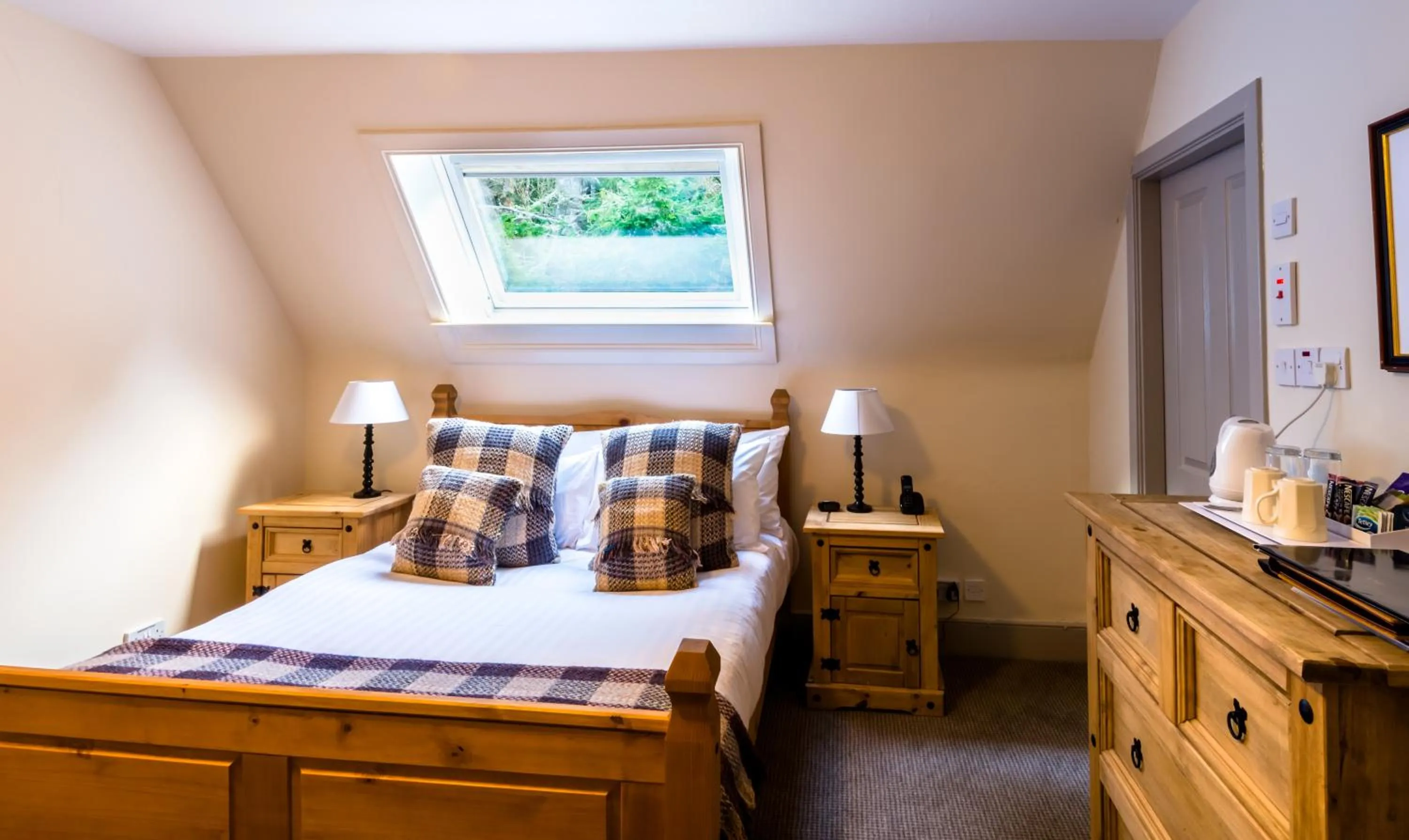 Photo of the whole room, Bed in Inch Hotel