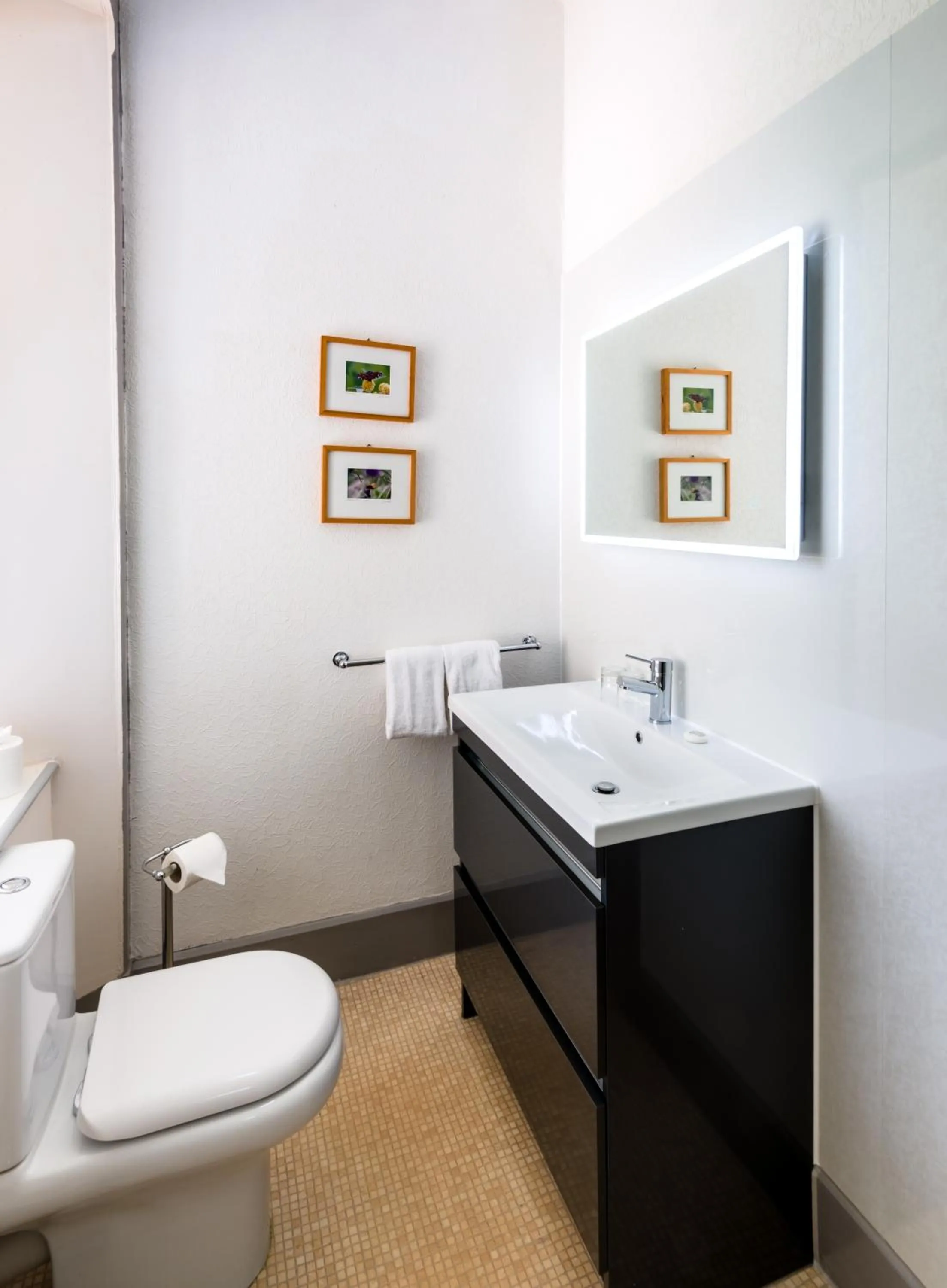 Bathroom in Inch Hotel