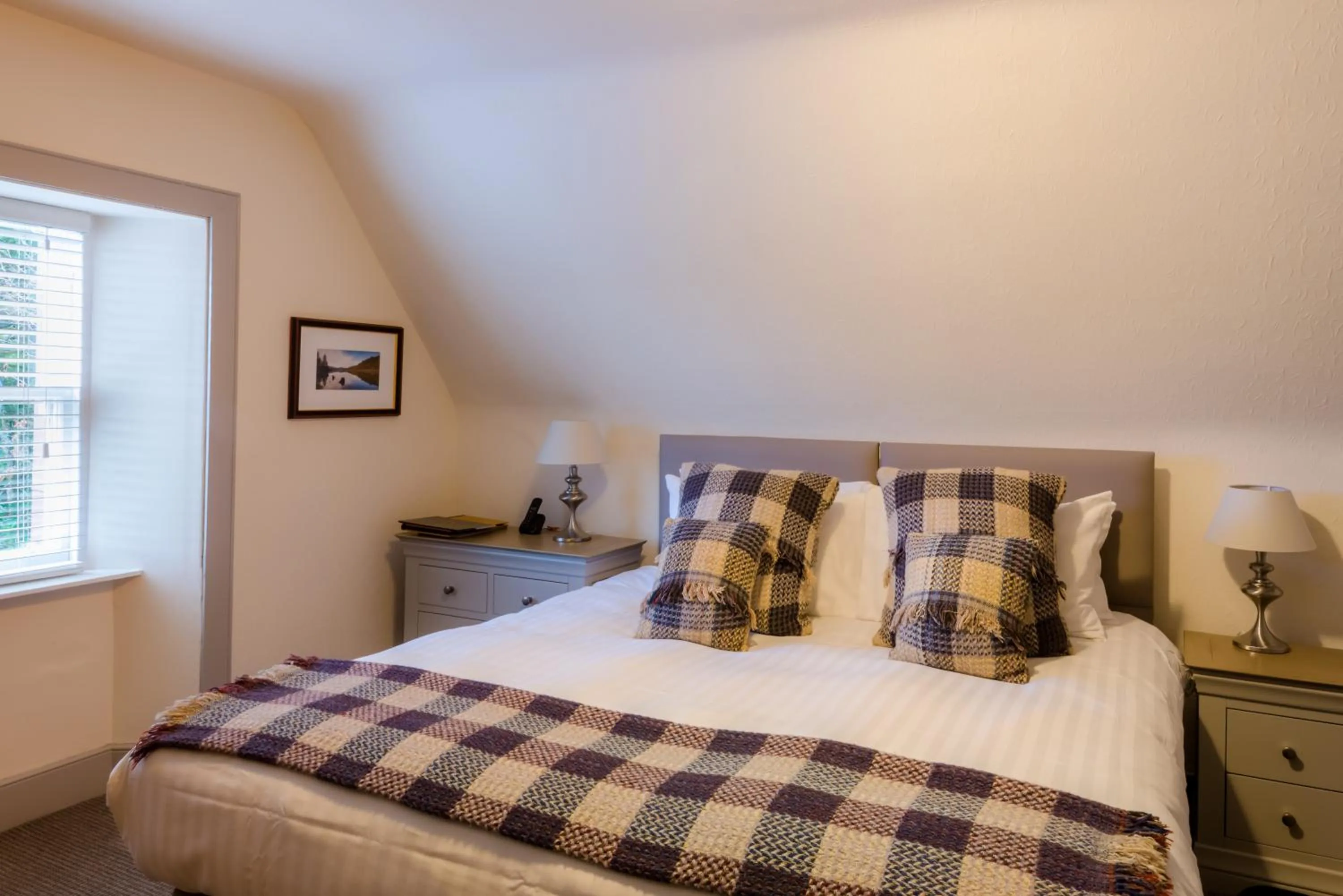 Bedroom, Bed in Inch Hotel