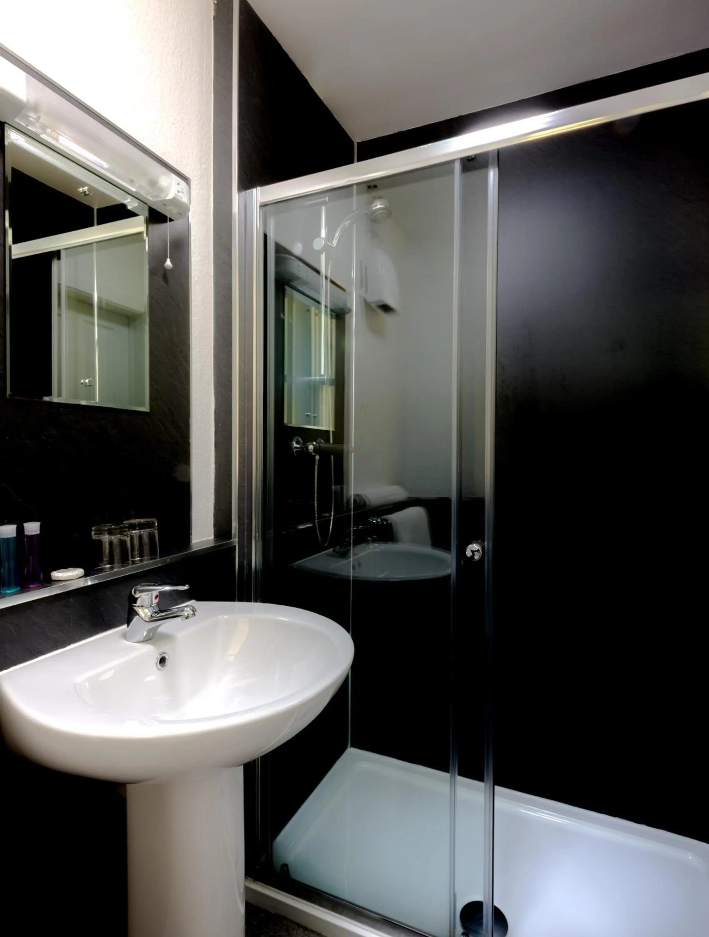 Bathroom in Inch Hotel