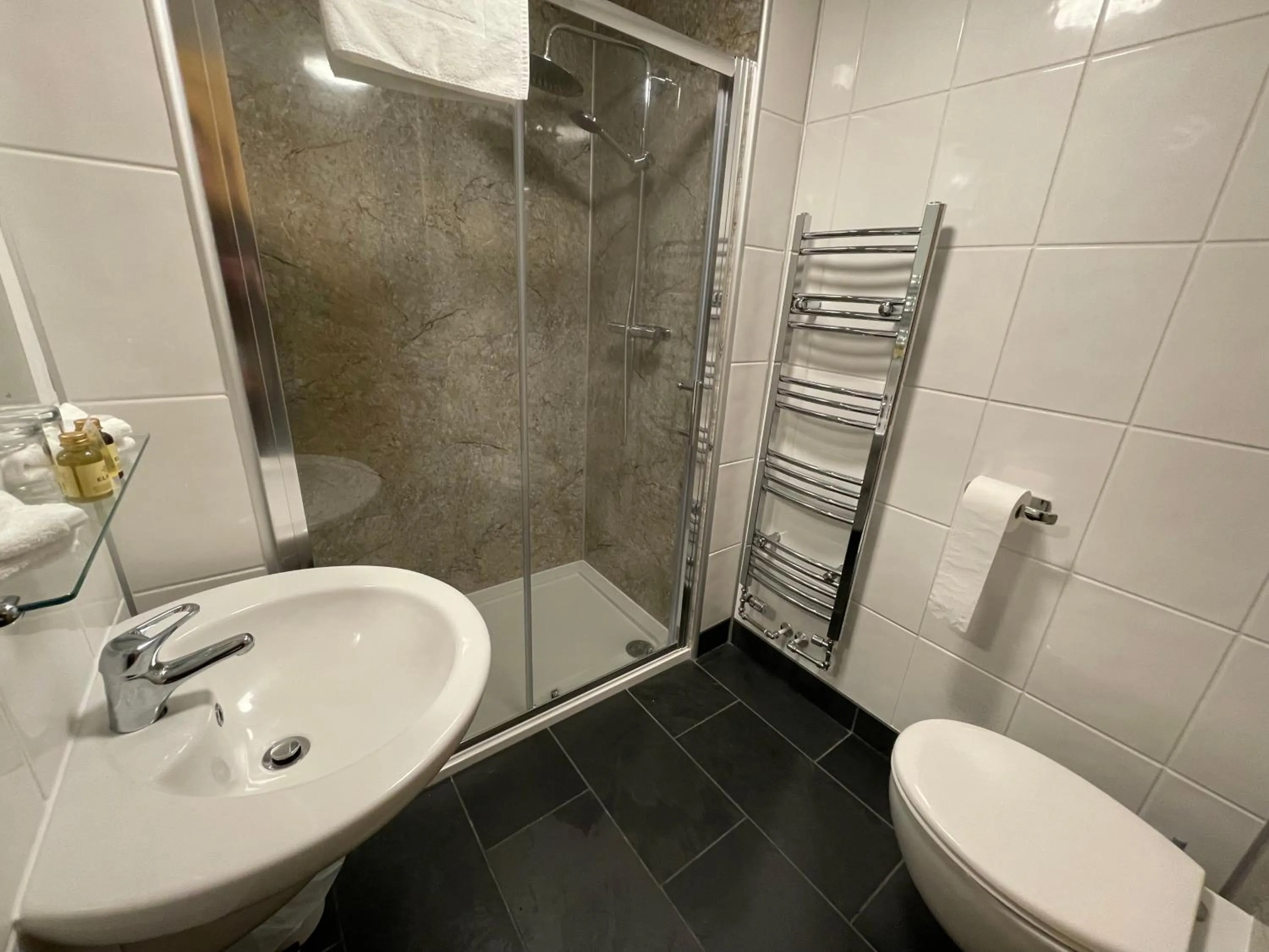 Shower in St Magnus Bay Hotel