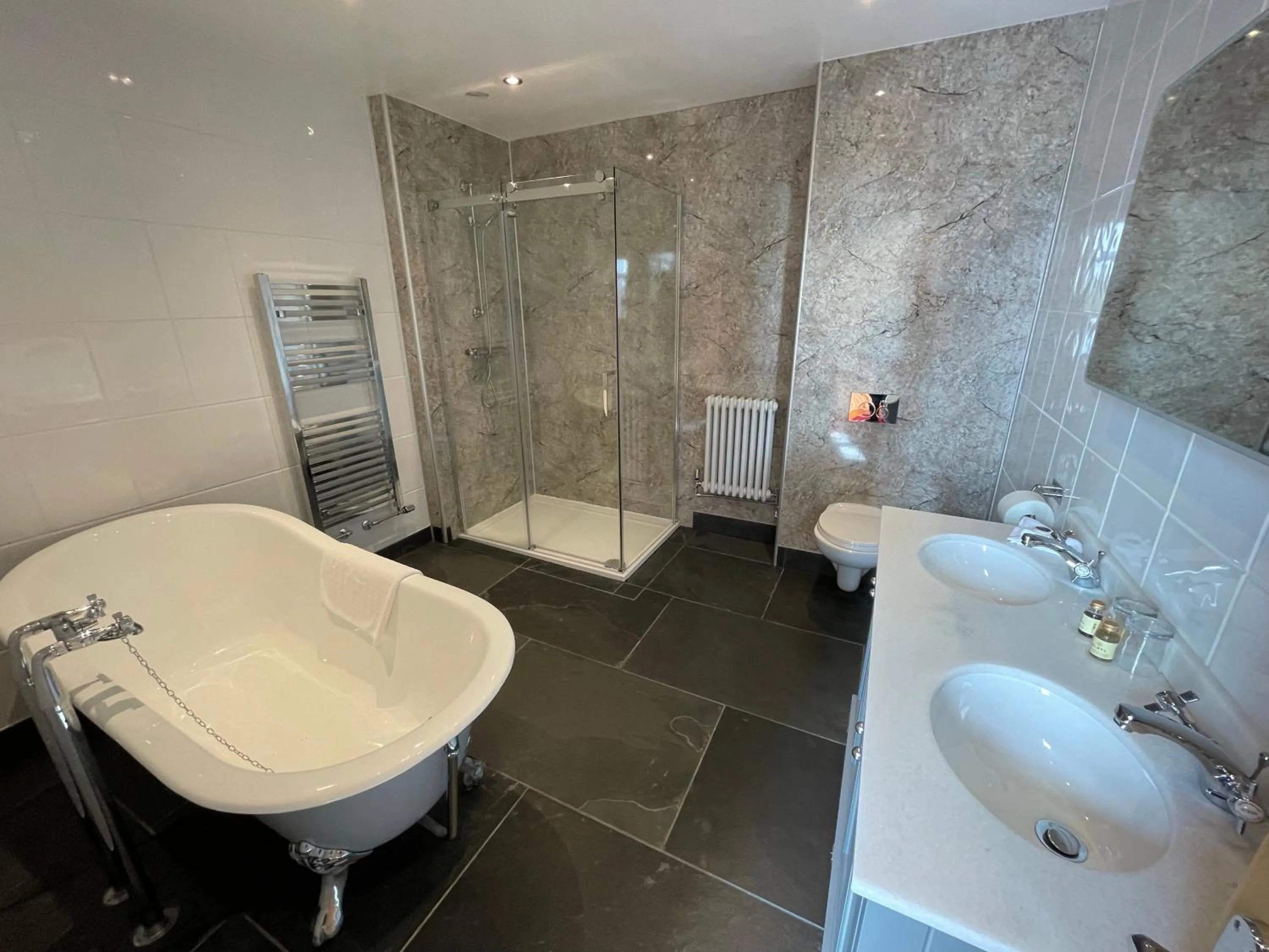 Bathroom in St Magnus Bay Hotel