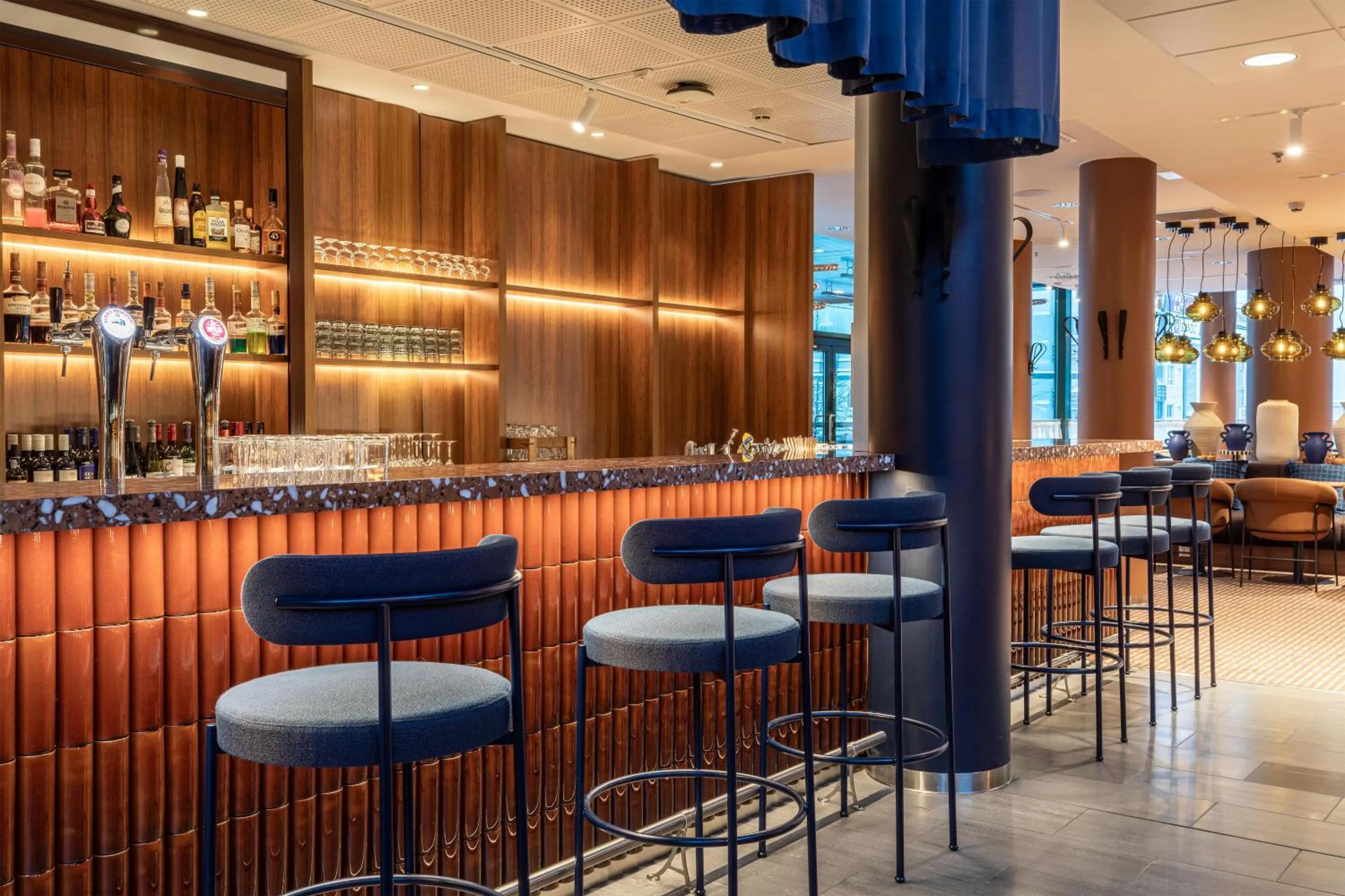 Lounge or bar in Scandic Oulu City