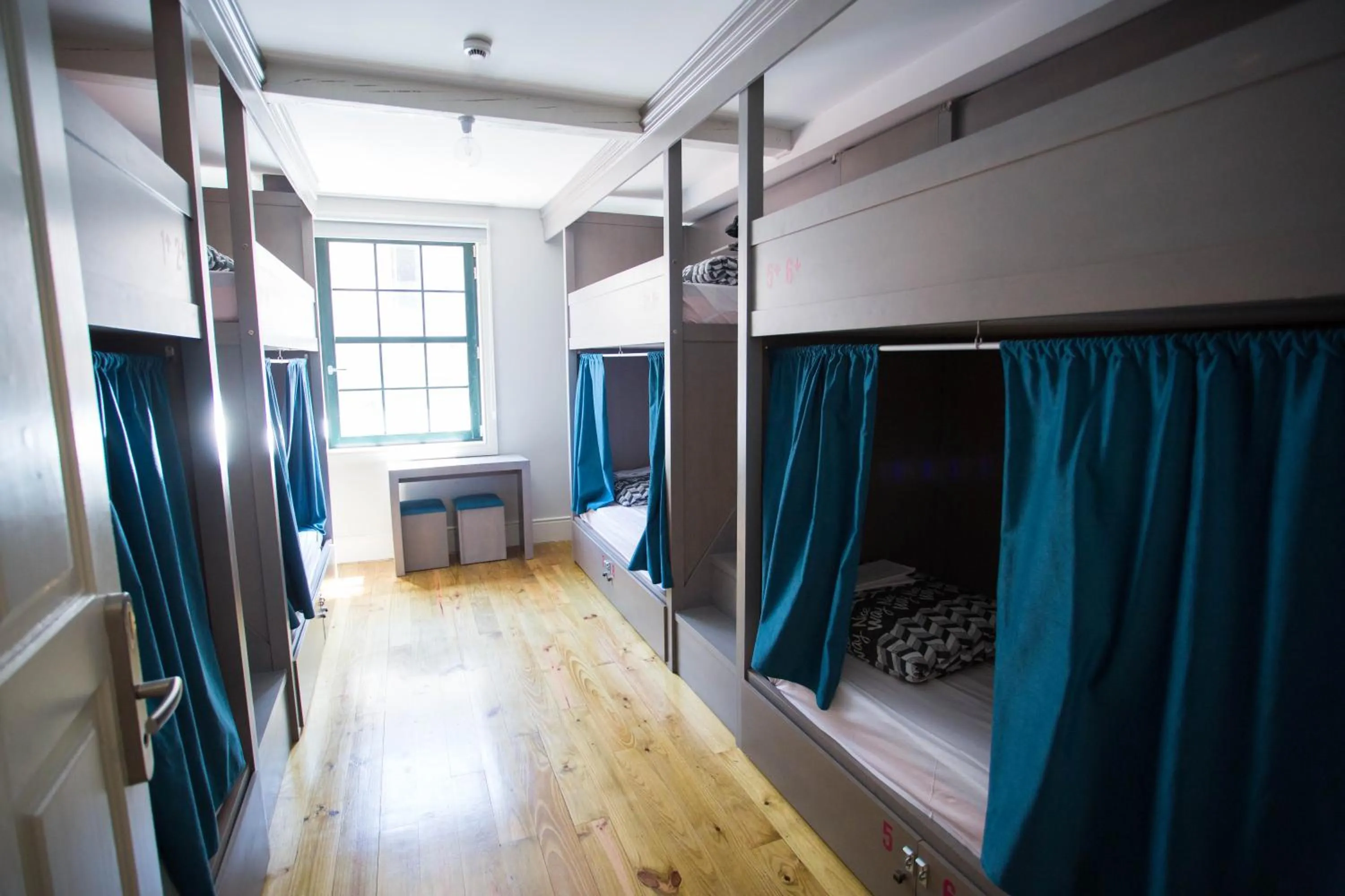 Photo of the whole room, Bed in Nice Way Porto Hostel