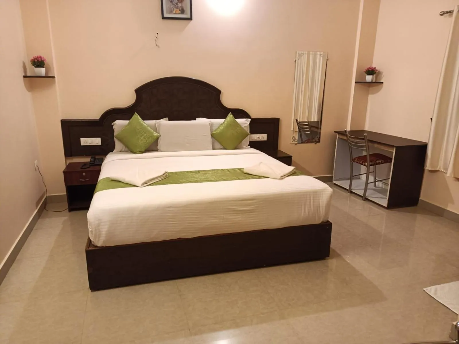 Bed in Ebenezer Plaza