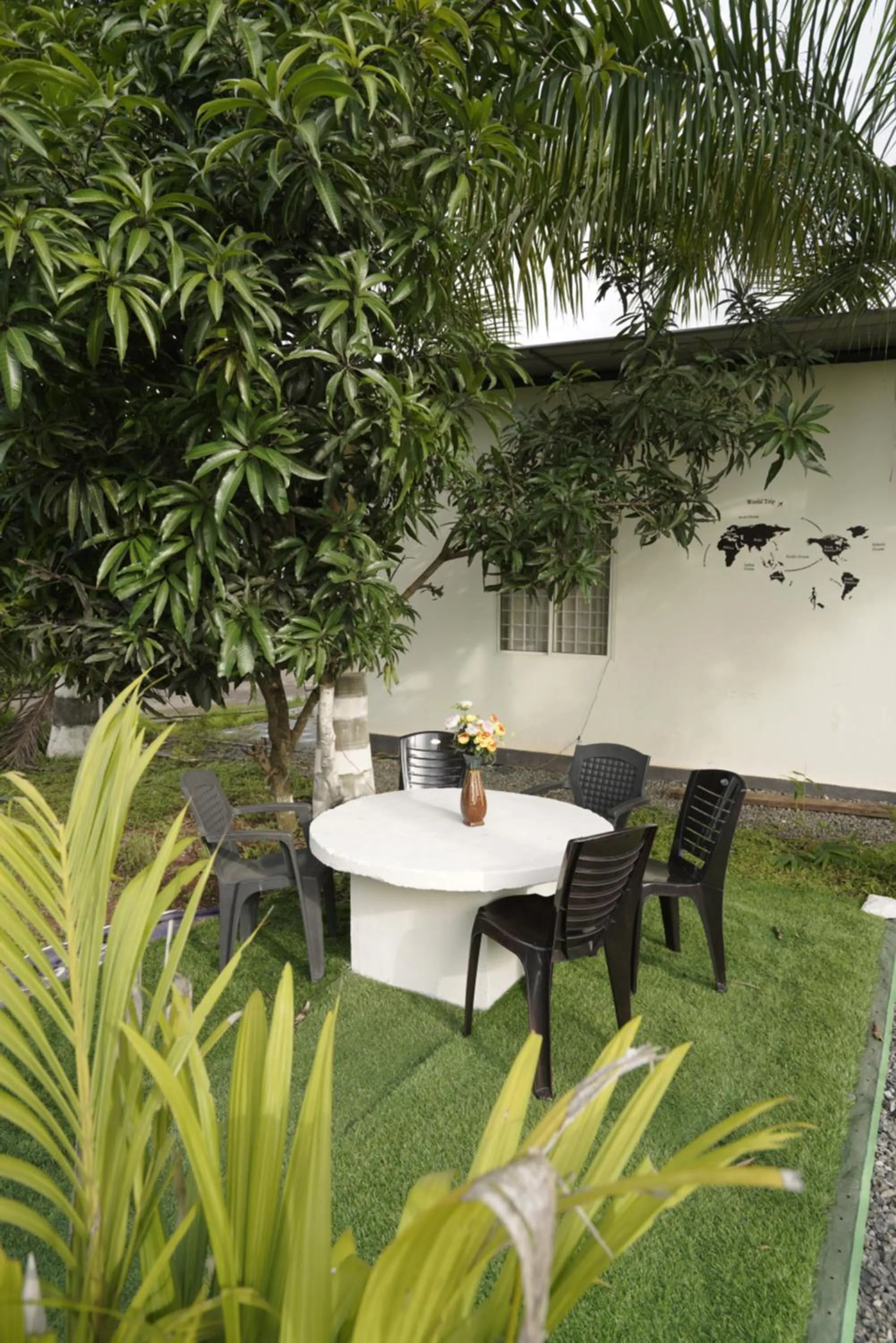 Seating area in Ebenezer Plaza