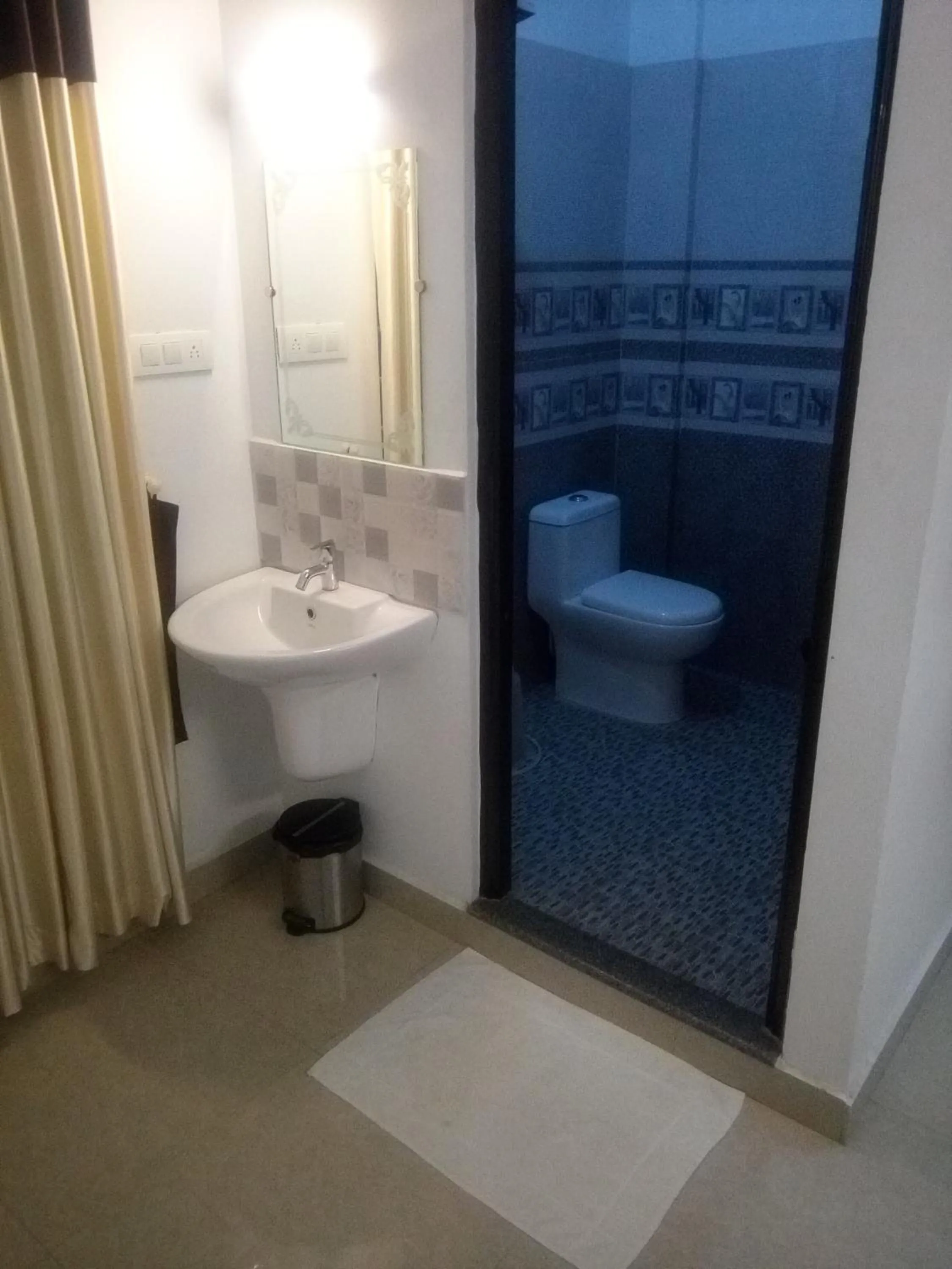 Toilet in Ebenezer Plaza