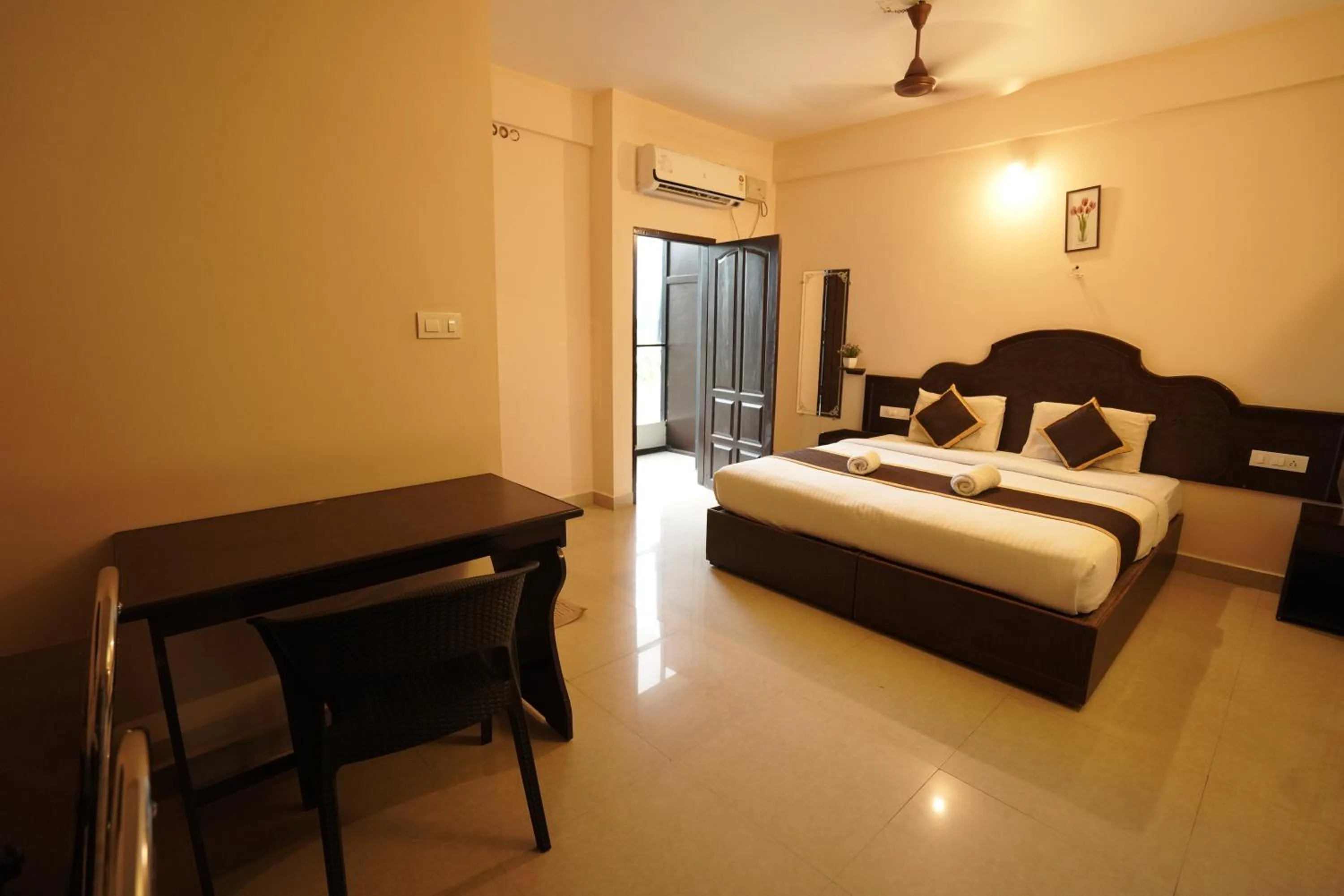 Bedroom, Bed in Ebenezer Plaza