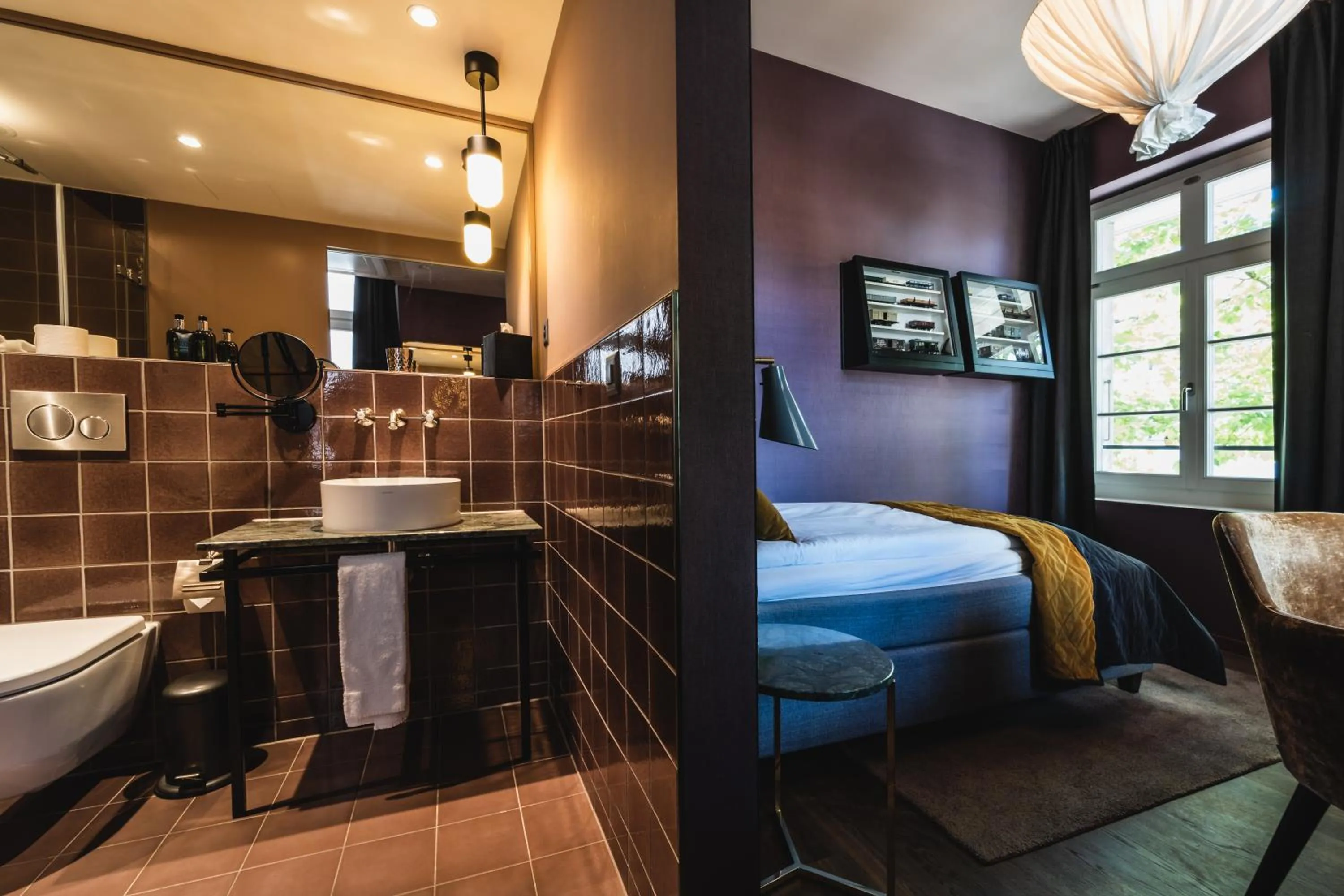 Toilet, Bed in Boutique Hotel Spedition a member of DESIGN HOTELS