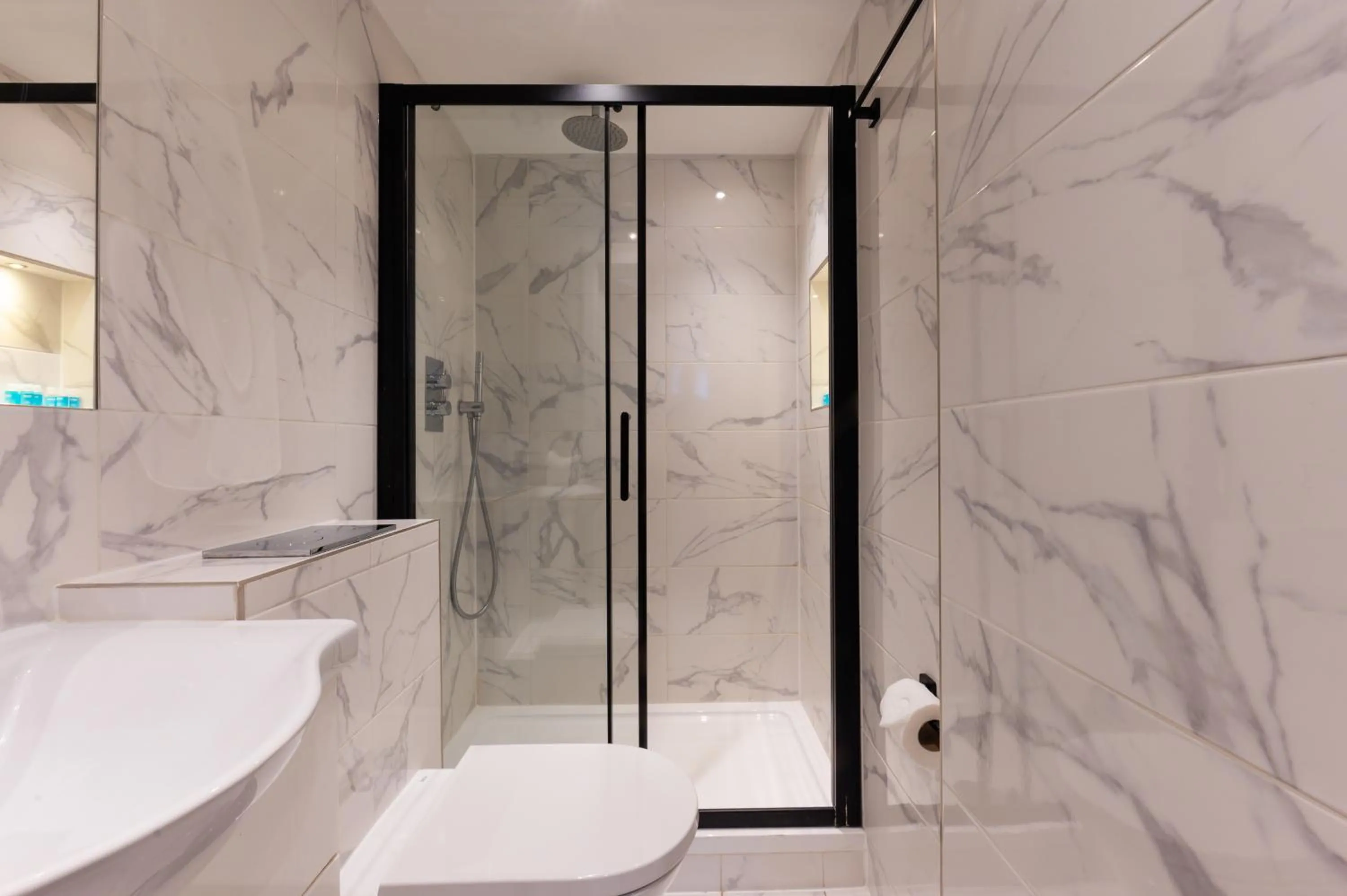 Toilet in Belmont Hotel