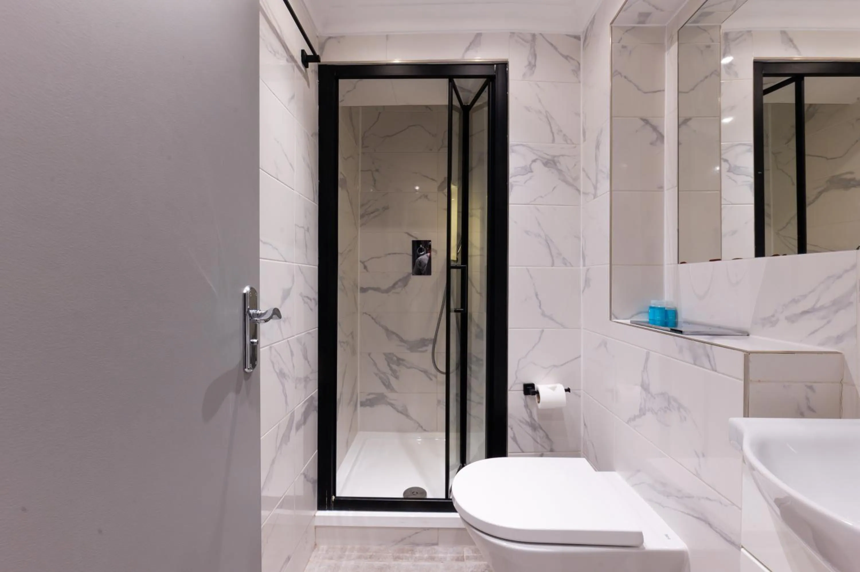 Toilet in Belmont Hotel